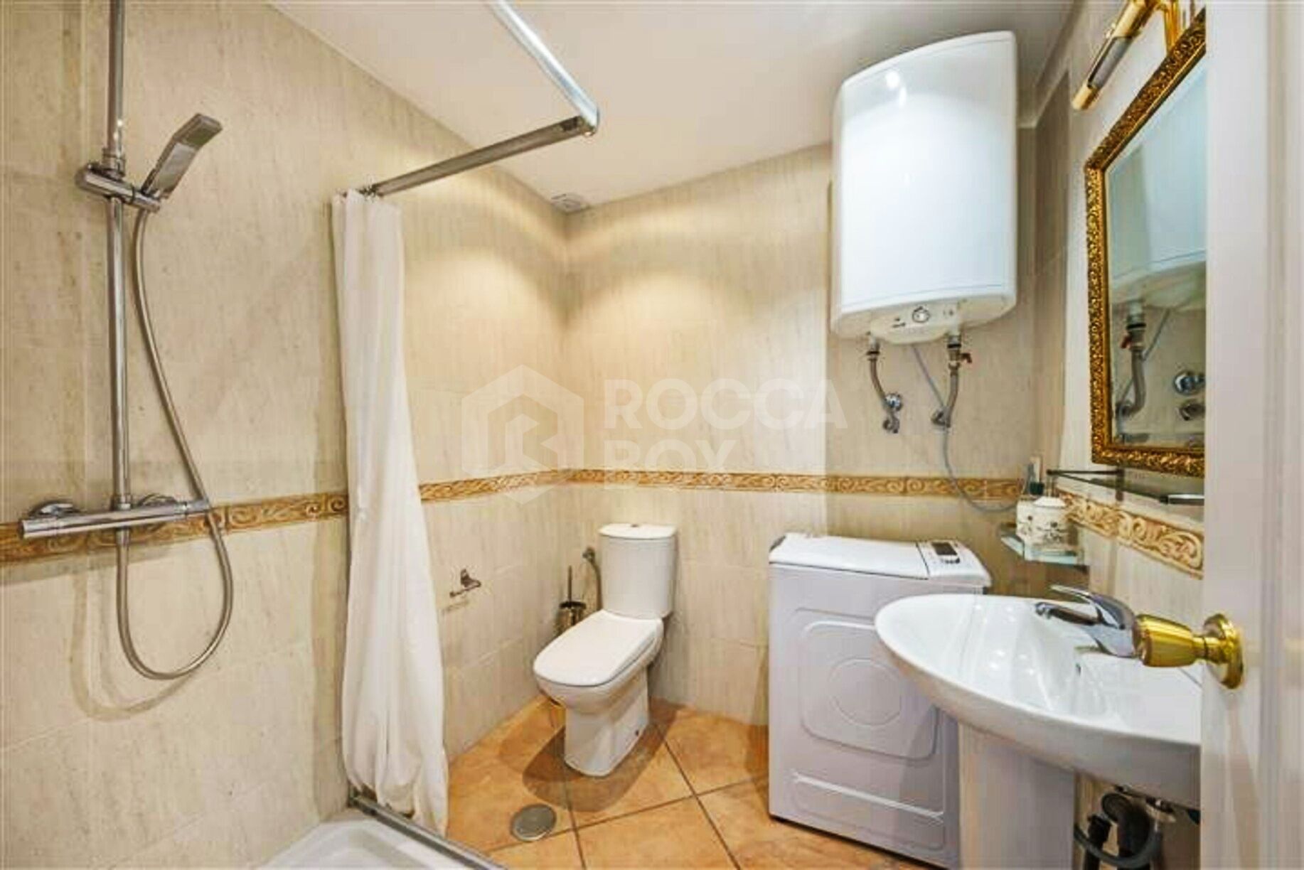 Apartment in Villa Marina, Puerto Banus costa del Sol