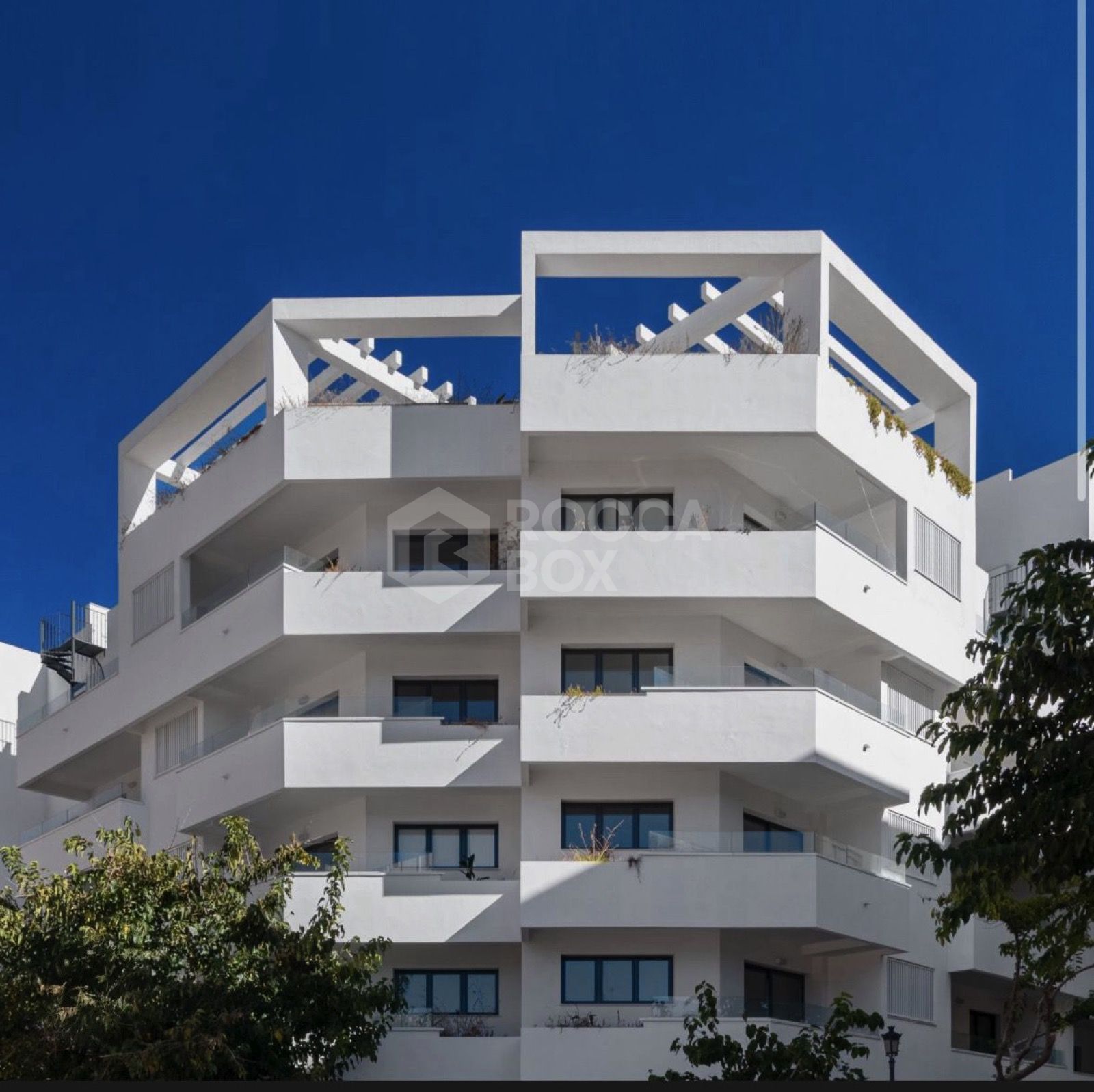 Attractive 4-Bedroom Duplex Penthouse in Estepona City