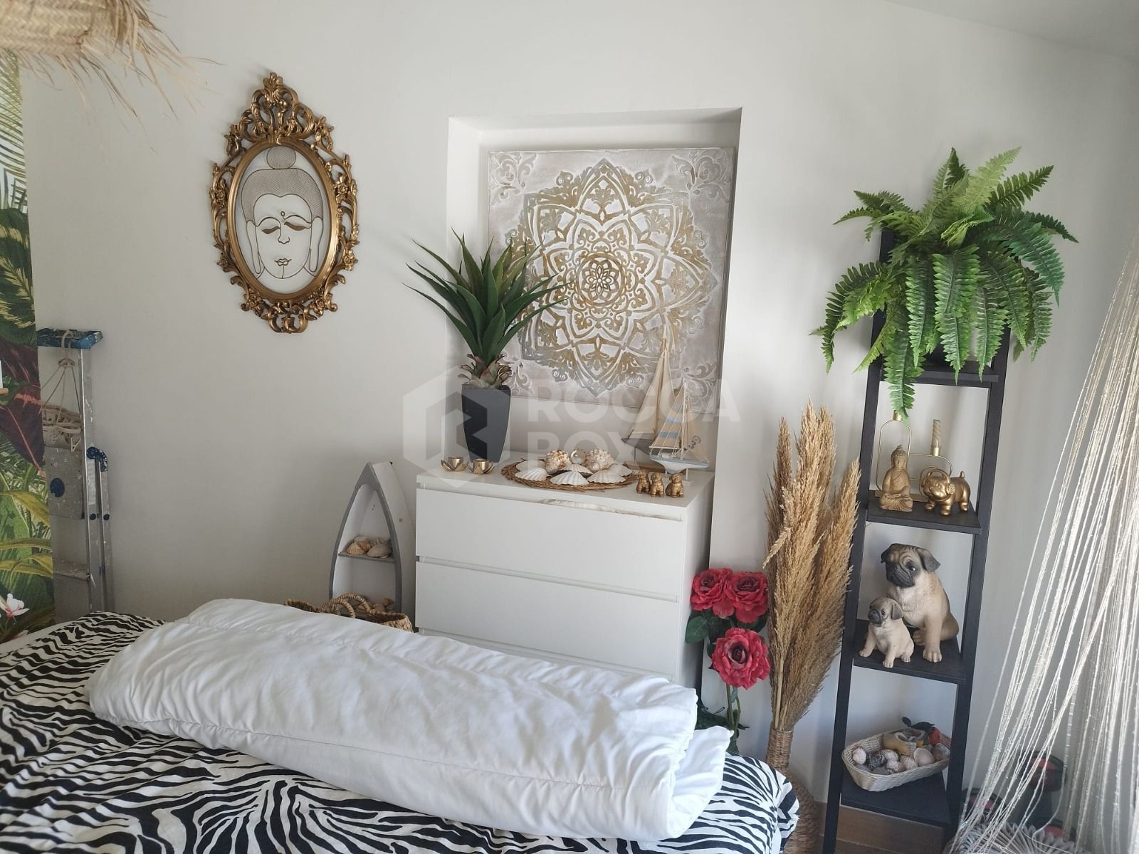 Unique Sea-View Townhouse Just 20 Meters from the Beach