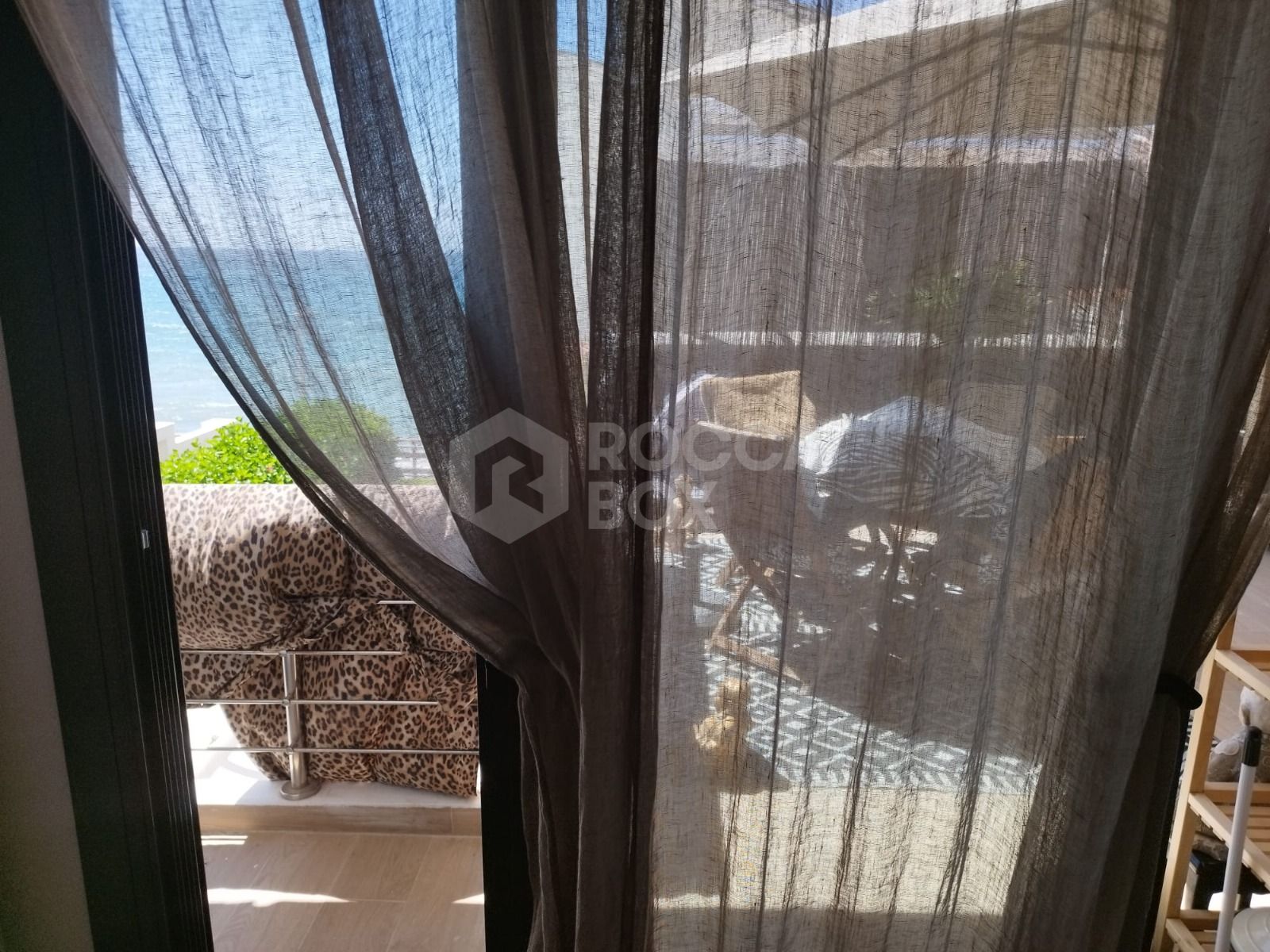 Unique Sea-View Townhouse Just 20 Meters from the Beach