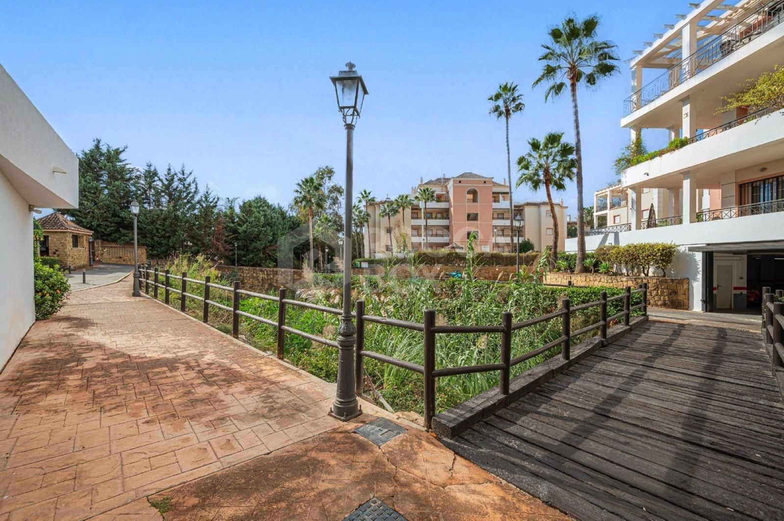 Exquisite 2-Bedroom Apartment in Marbella River Garden