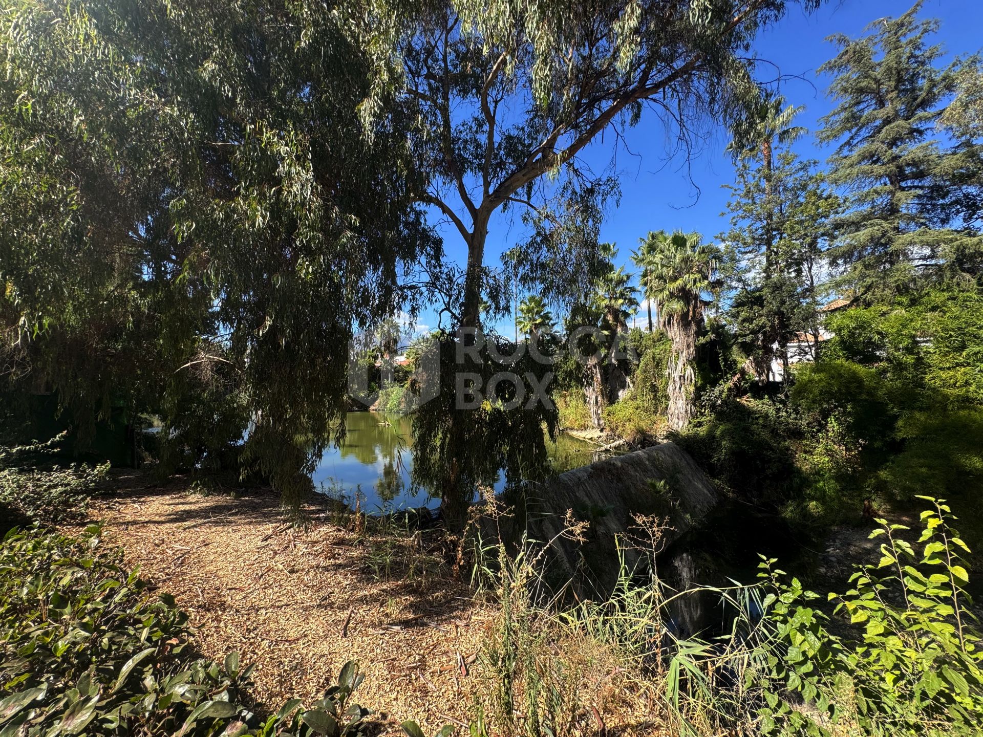 Exquisite 2-Bedroom Apartment in Marbella River Garden