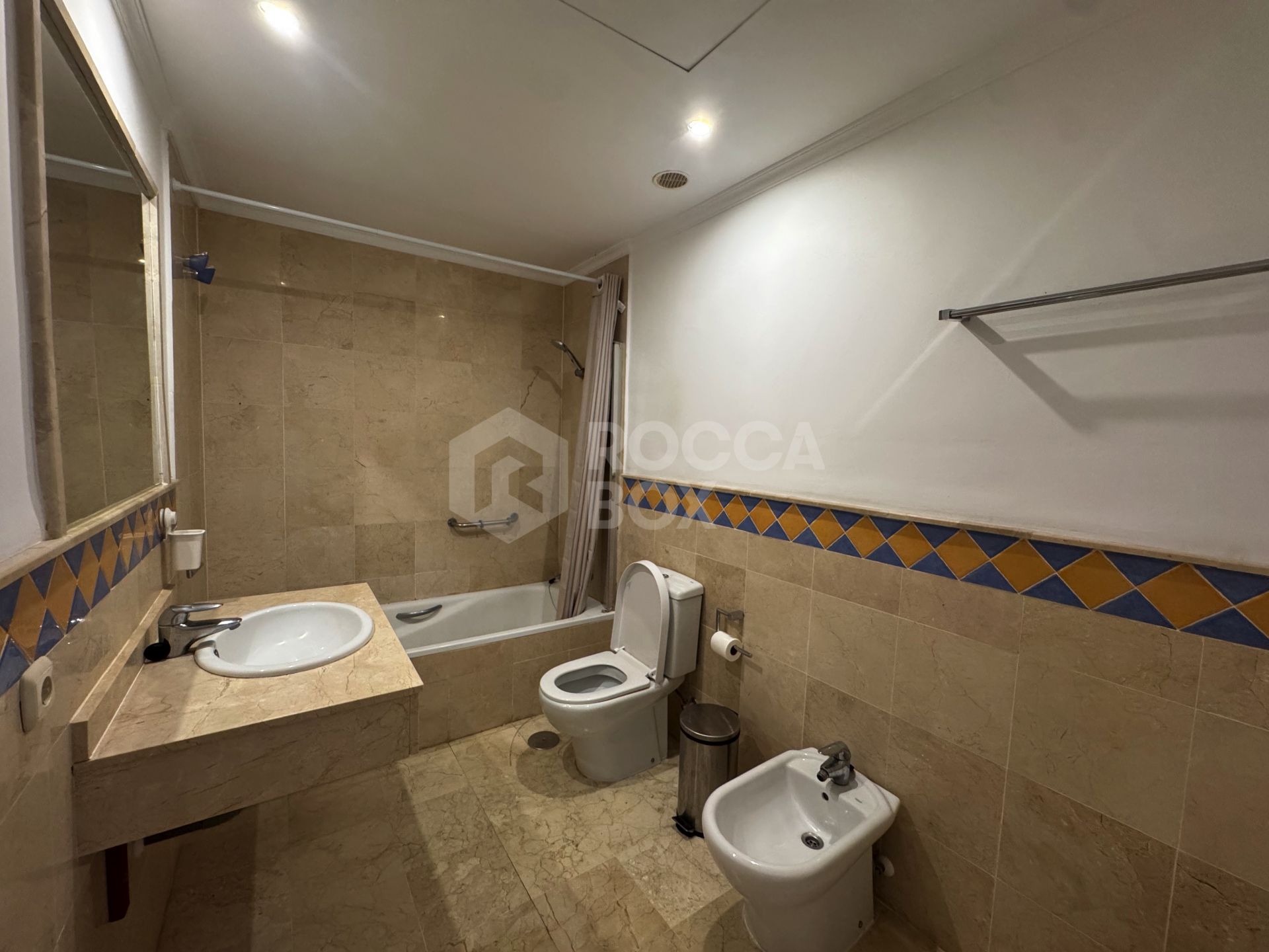 Exquisite 2-Bedroom Apartment in Marbella River Garden