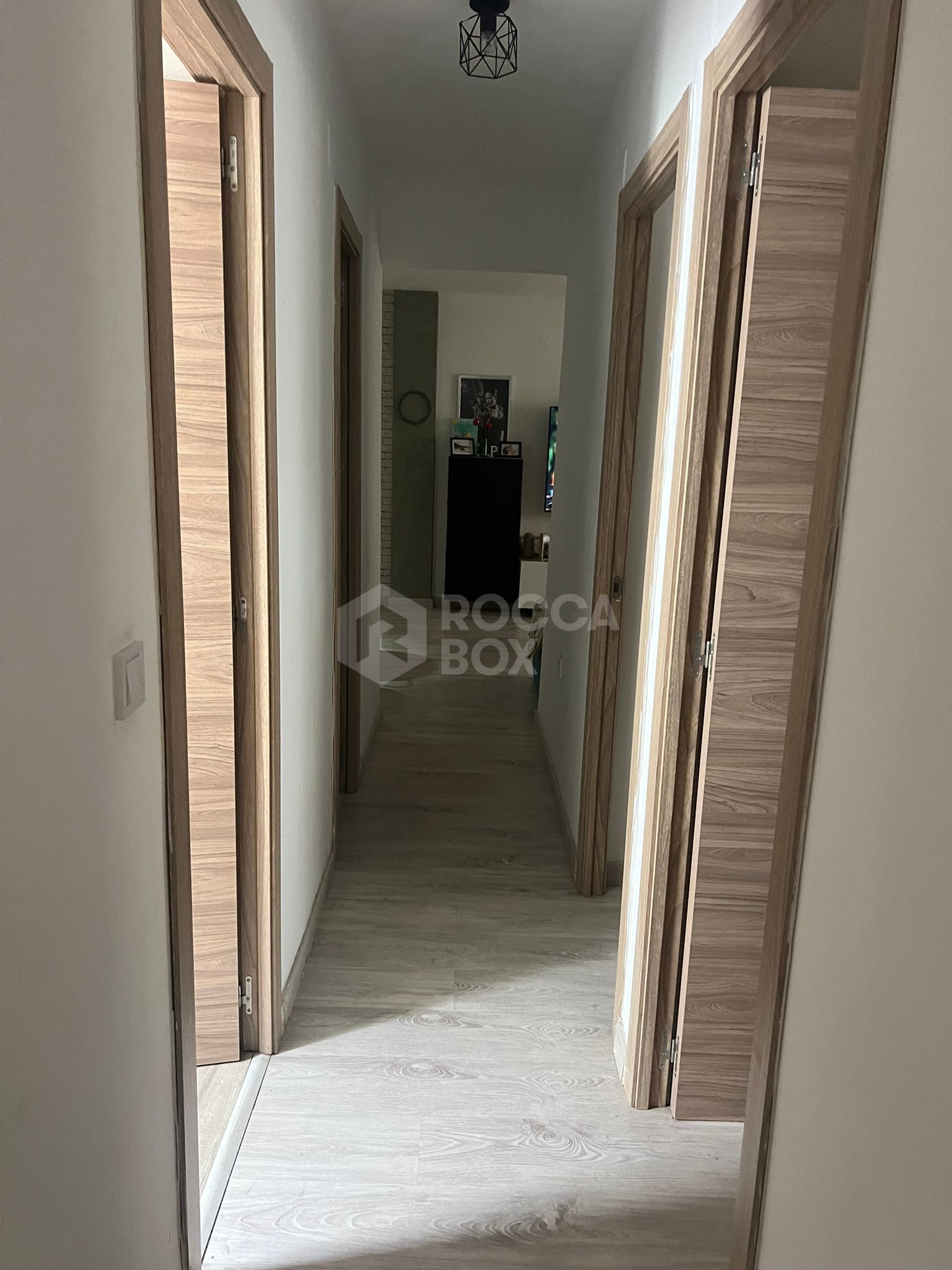 Stunning Fully Renovated 4-Bedroom Flat