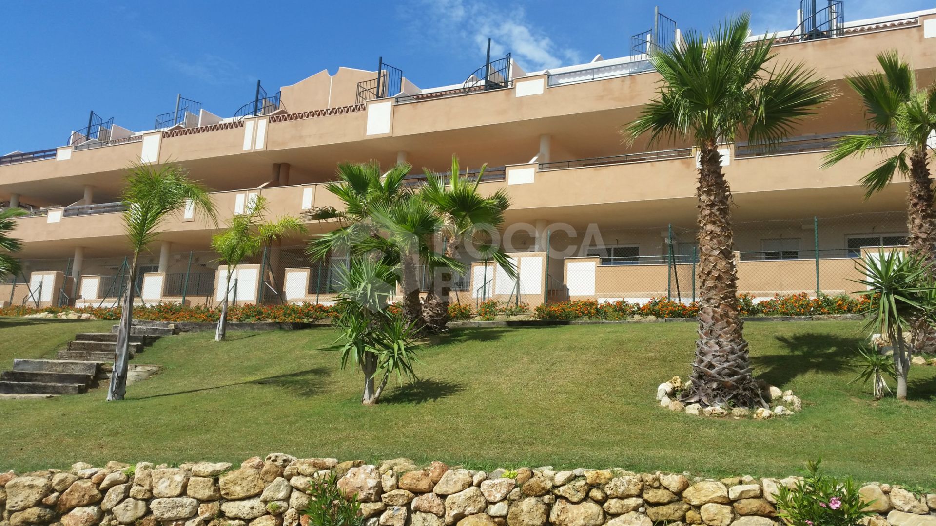 Charming Top-Floor Flat in Hacienda Casares