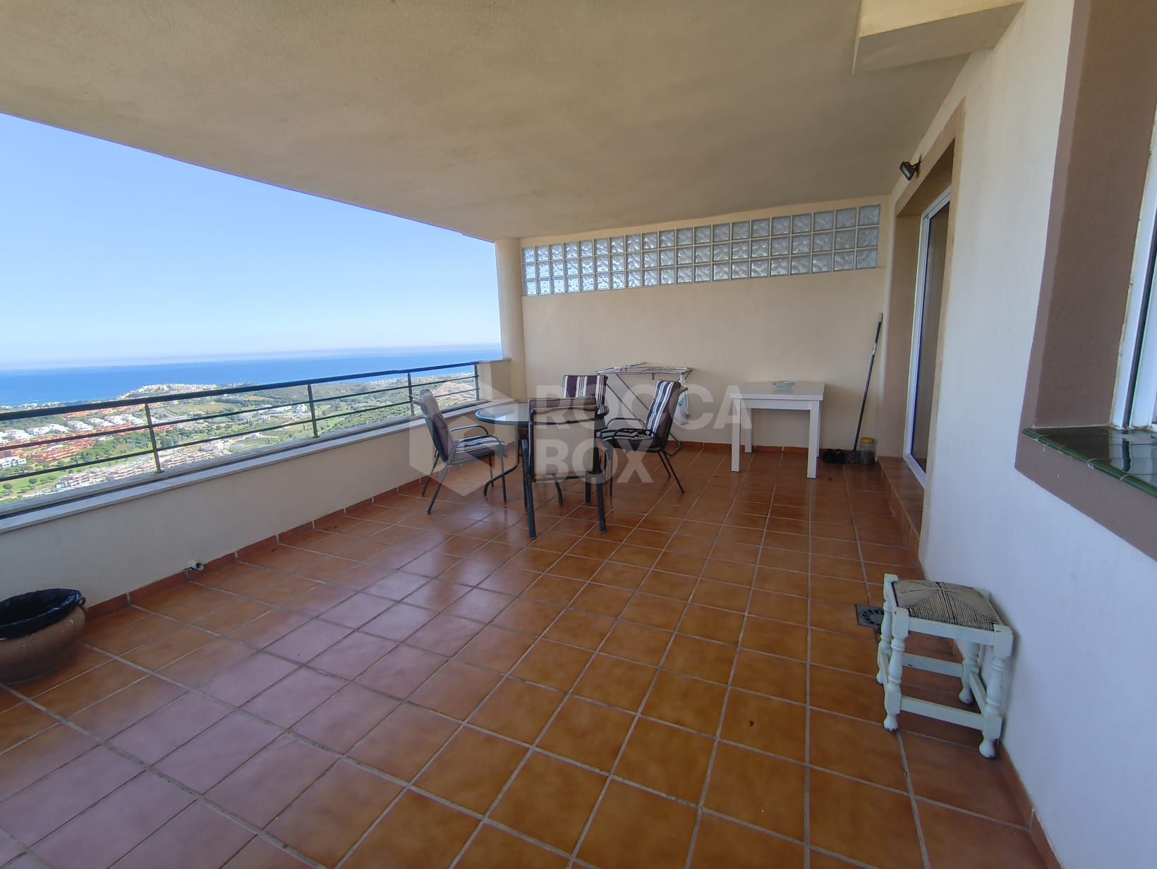 Charming Top-Floor Flat in Hacienda Casares