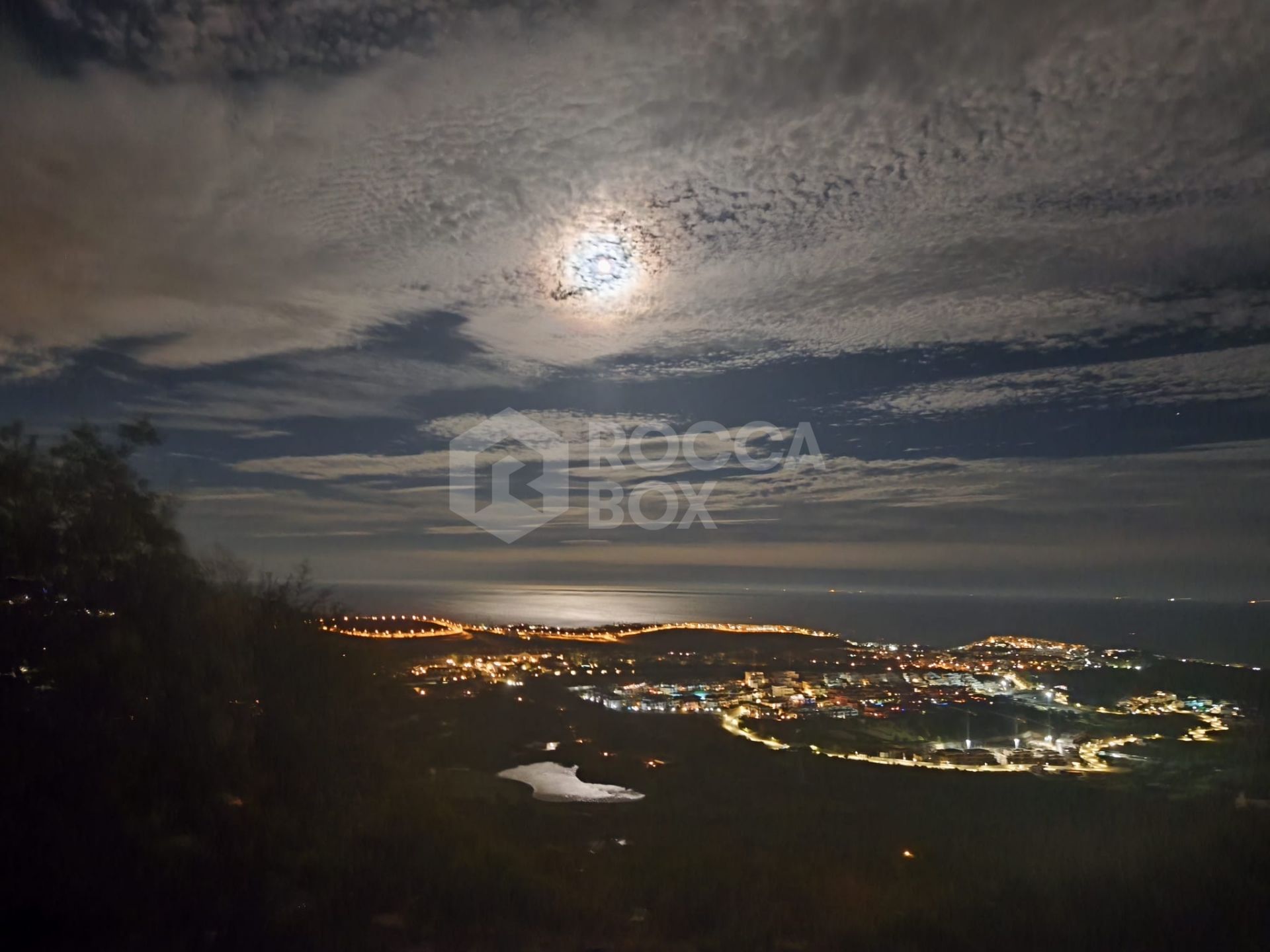 Charming Top-Floor Flat in Hacienda Casares