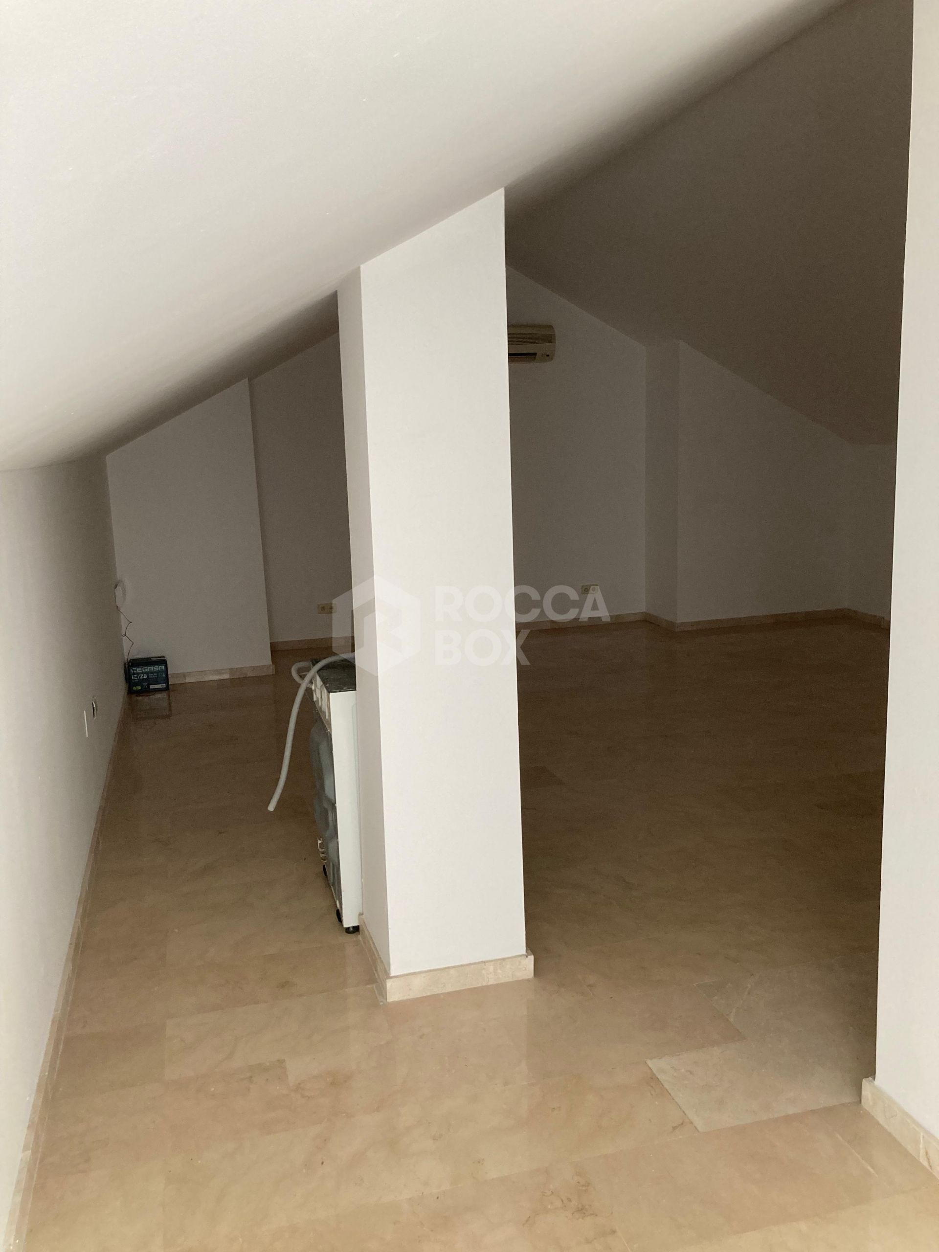 Exceptional Duplex Flat in Tranquil Lomas de Retamar, Cancelada