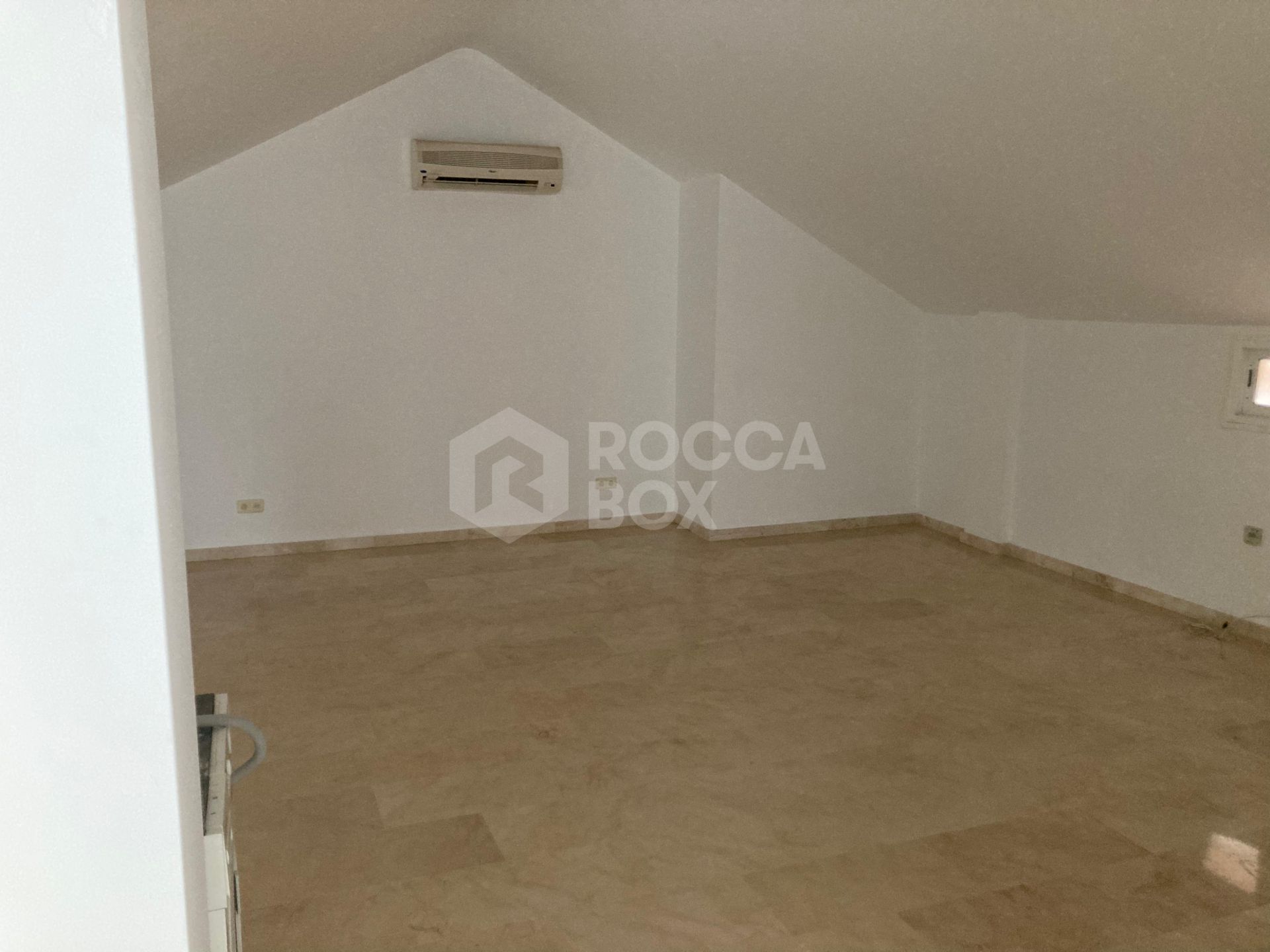 Exceptional Duplex Flat in Tranquil Lomas de Retamar, Cancelada