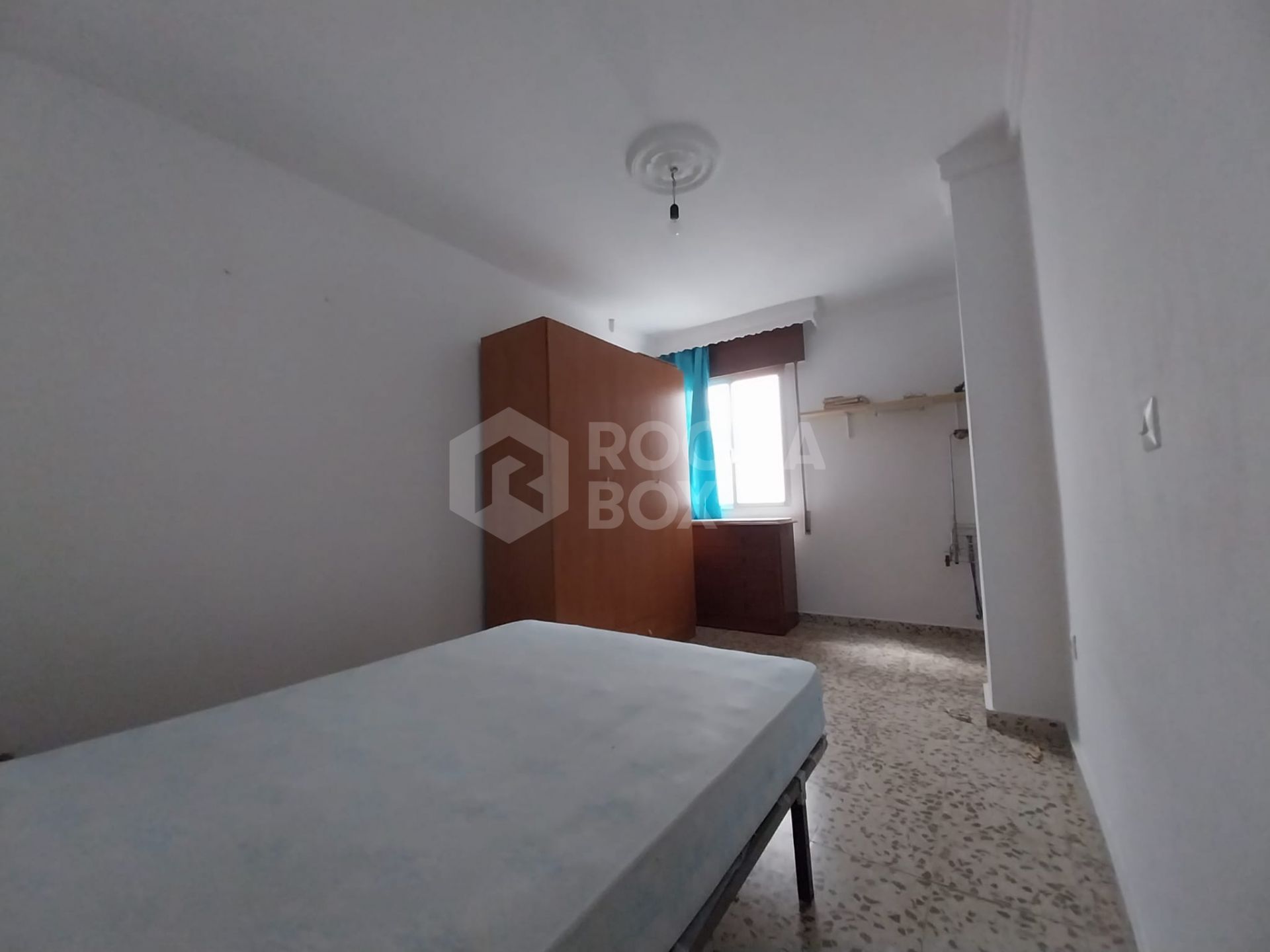 Spacious and Luminous 3-Bedroom Apartment in the Heart of Estepona's Centro