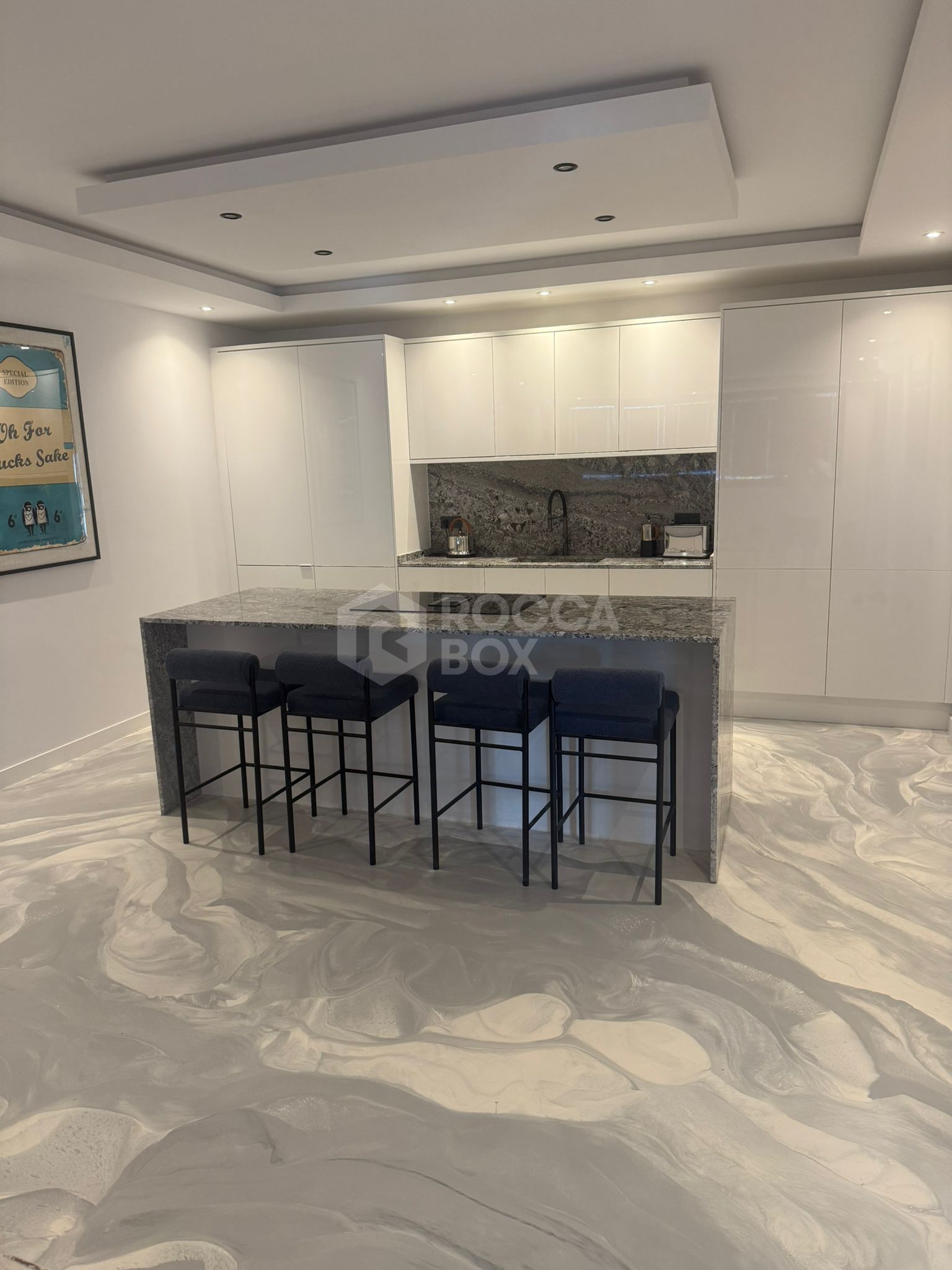 Stunning, fully renovated apartment in Urbanización Las Colinas de Marbella 2