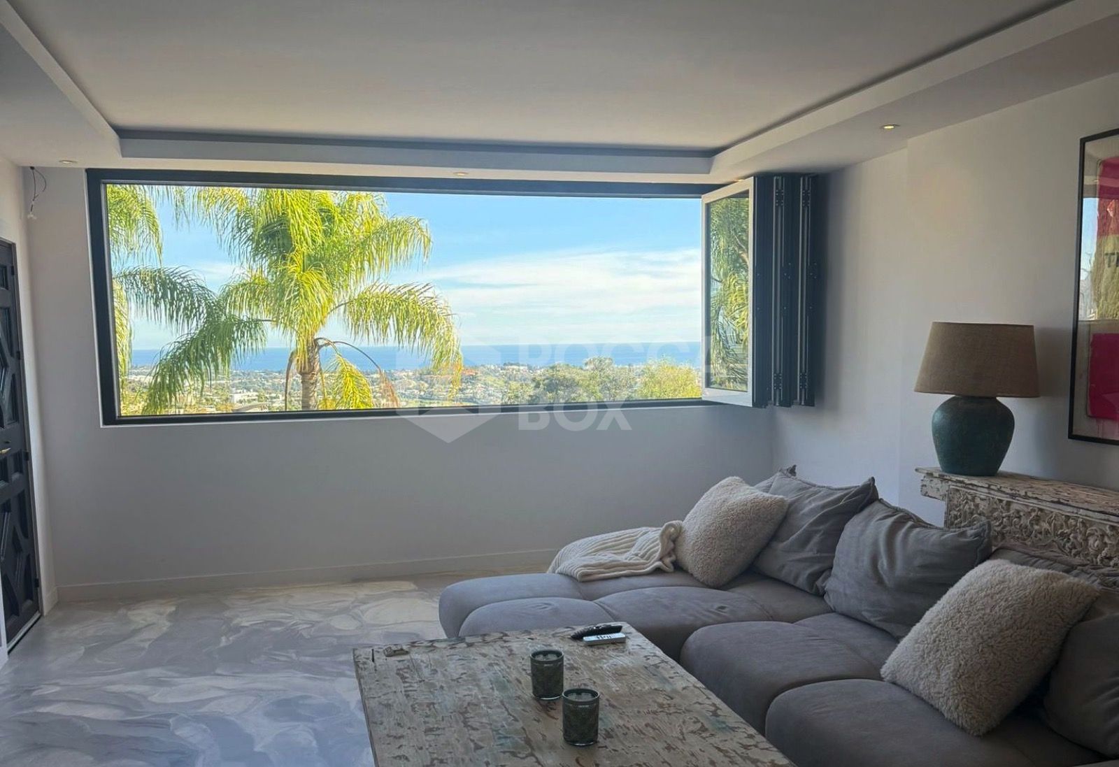 Stunning, fully renovated apartment in Urbanización Las Colinas de Marbella 2