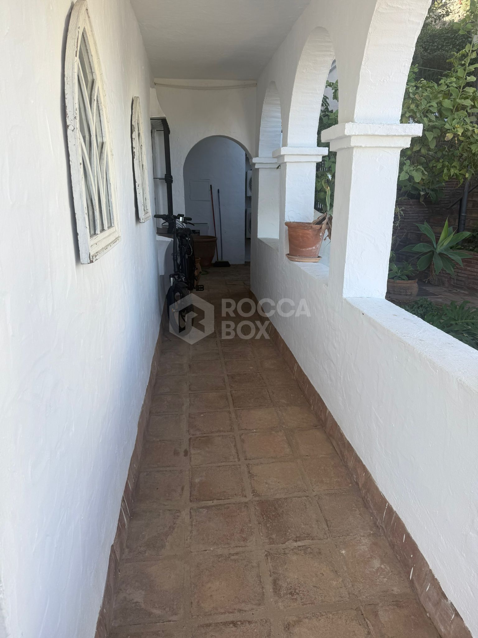 Stunning, fully renovated apartment in Urbanización Las Colinas de Marbella 2