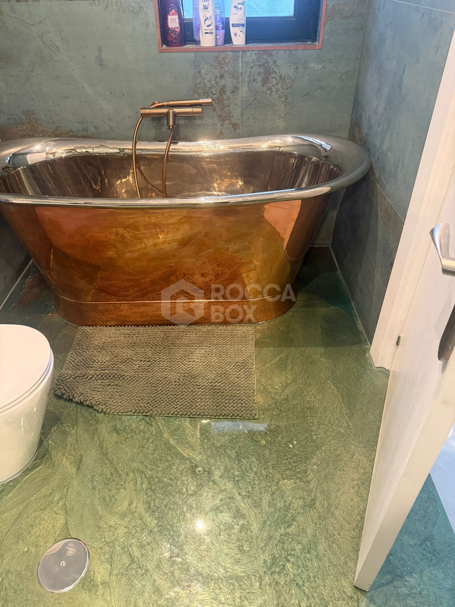 Stunning, fully renovated apartment in Urbanización Las Colinas de Marbella 2