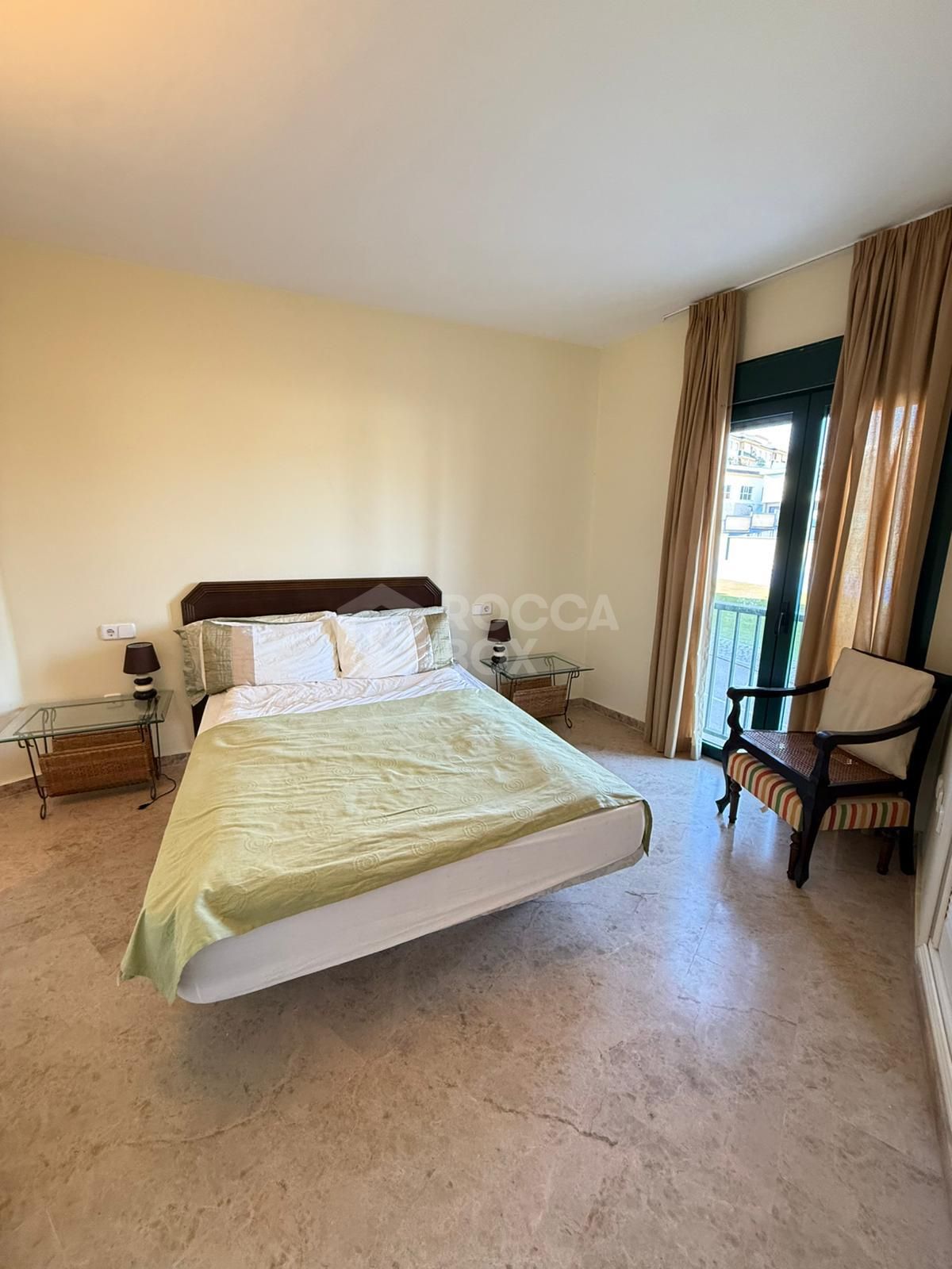 Immaculate Apartment in the Prestigious Los Almendros