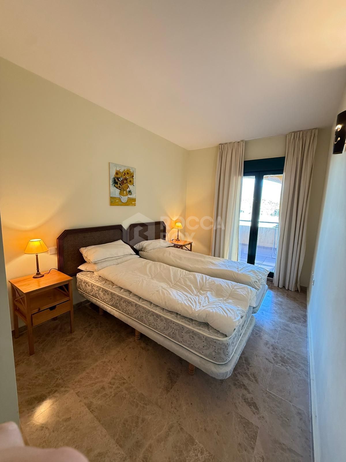 Immaculate Apartment in the Prestigious Los Almendros