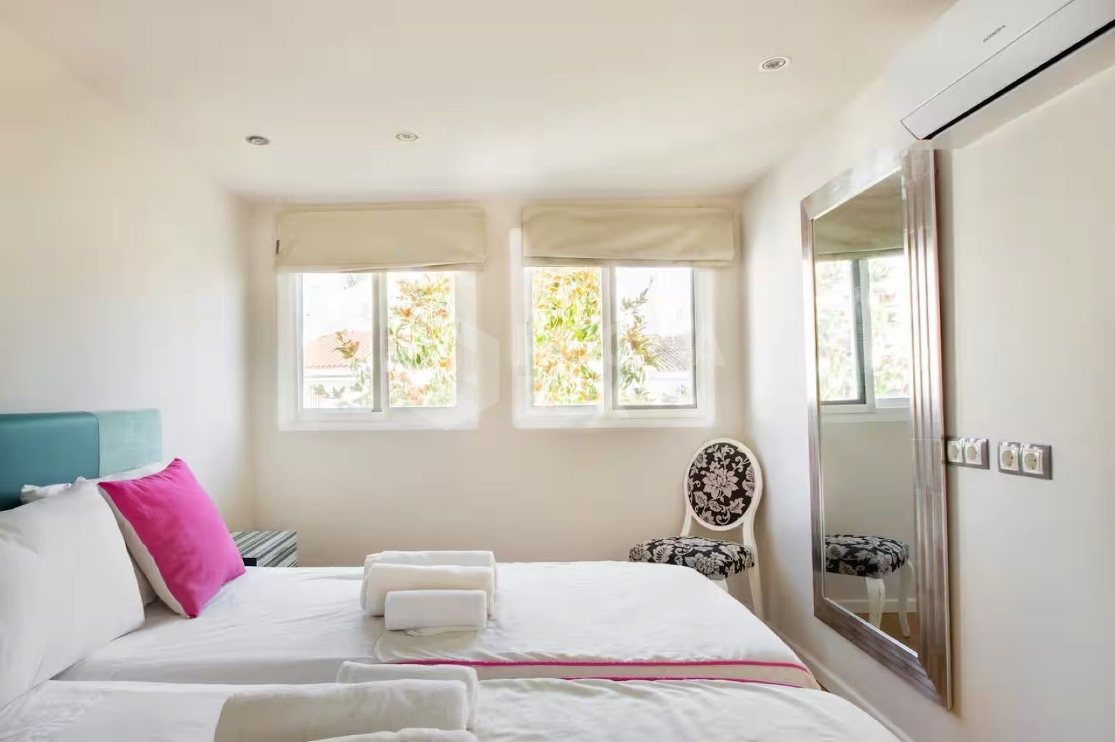 Stunning 5-Bedroom Townhouse in Altos del Rodeo