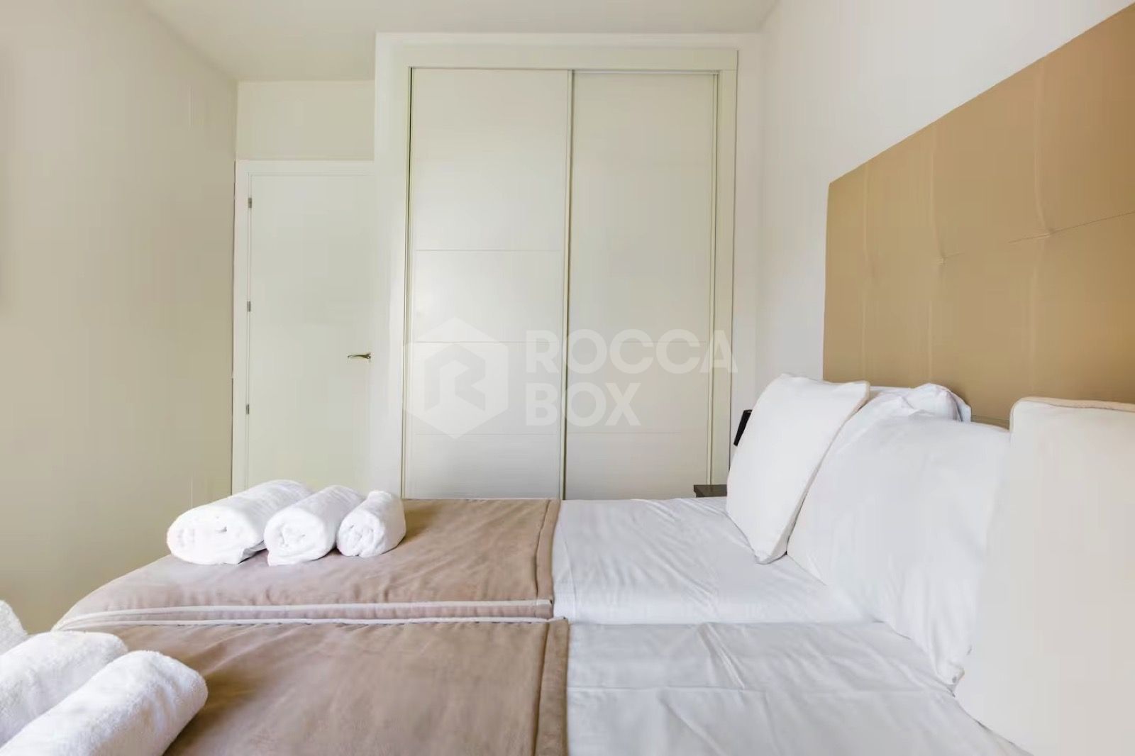 Stunning 5-Bedroom Townhouse in Altos del Rodeo