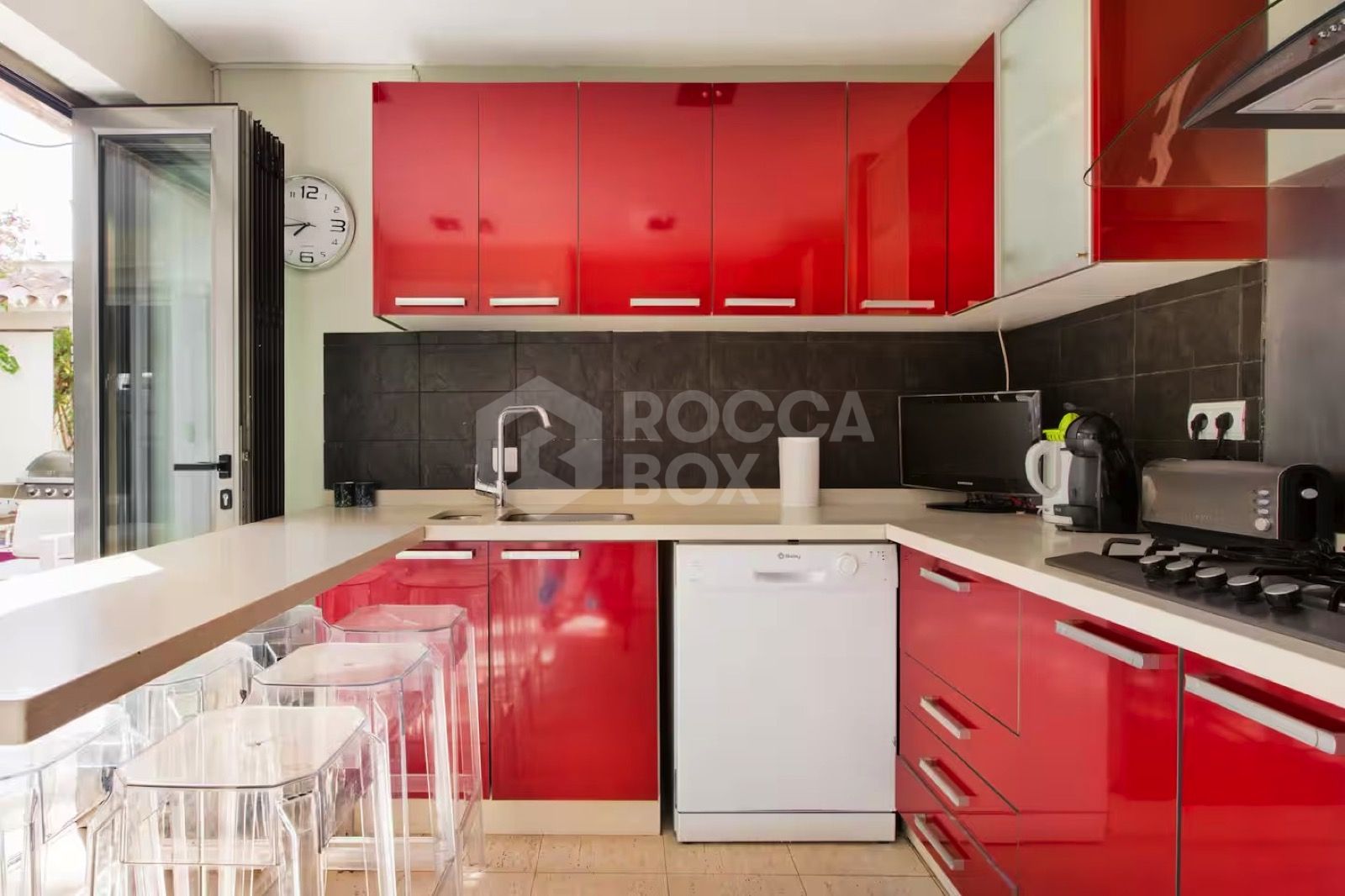 Stunning 5-Bedroom Townhouse in Altos del Rodeo