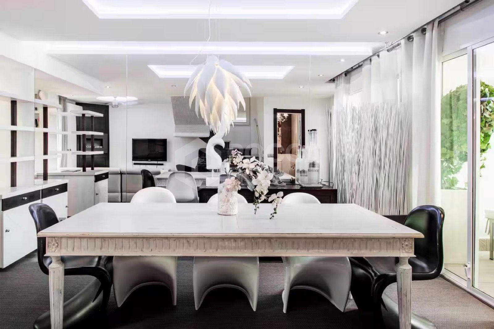 Stunning 5-Bedroom Townhouse in Altos del Rodeo