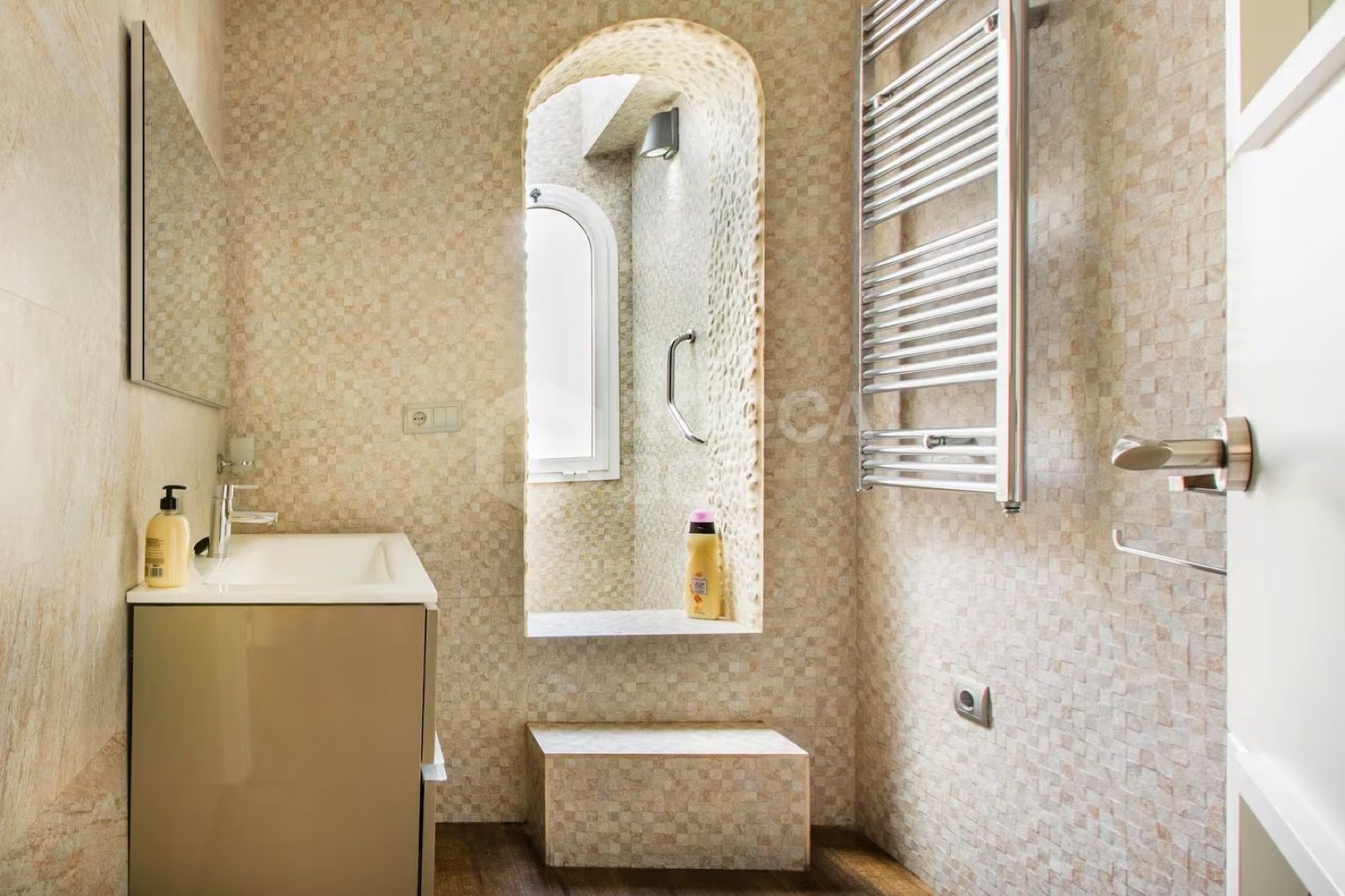 Stunning 5-Bedroom Townhouse in Altos del Rodeo