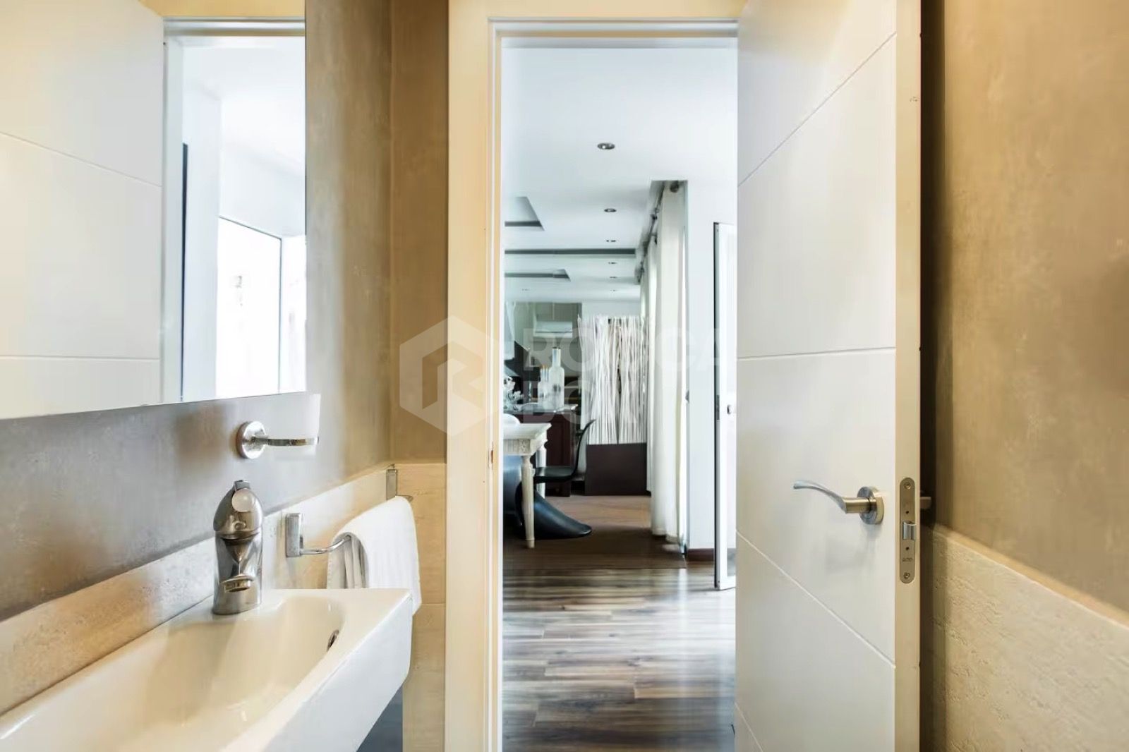 Stunning 5-Bedroom Townhouse in Altos del Rodeo