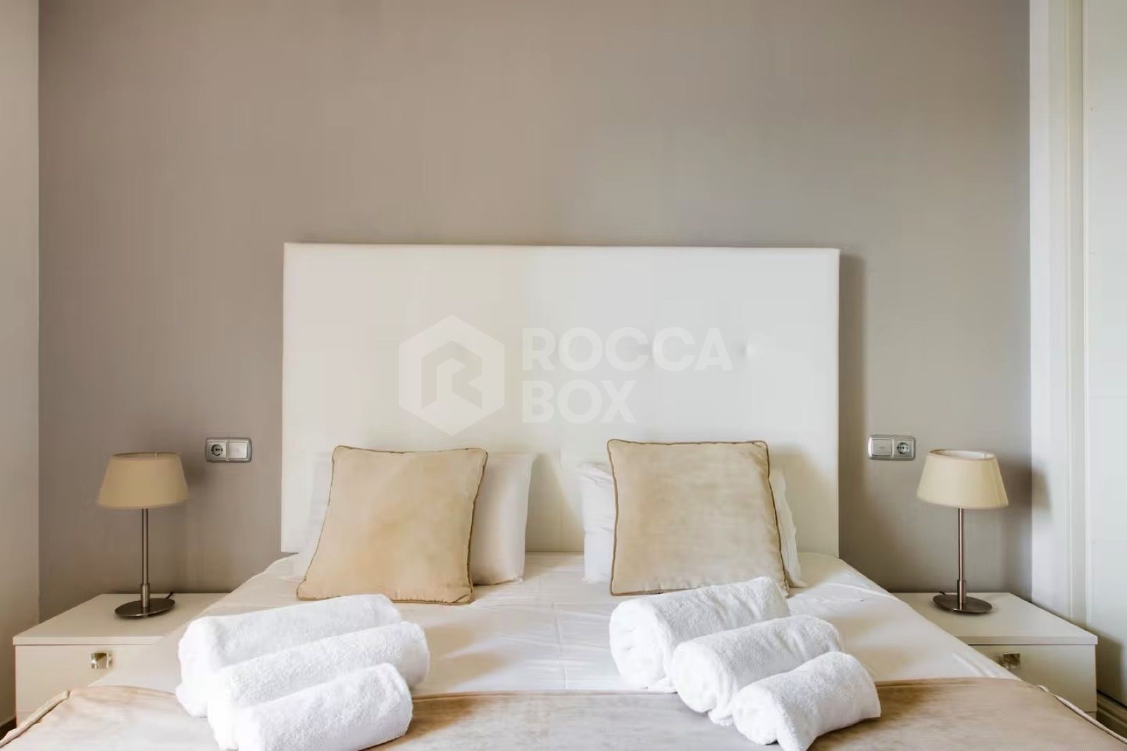 Stunning 5-Bedroom Townhouse in Altos del Rodeo