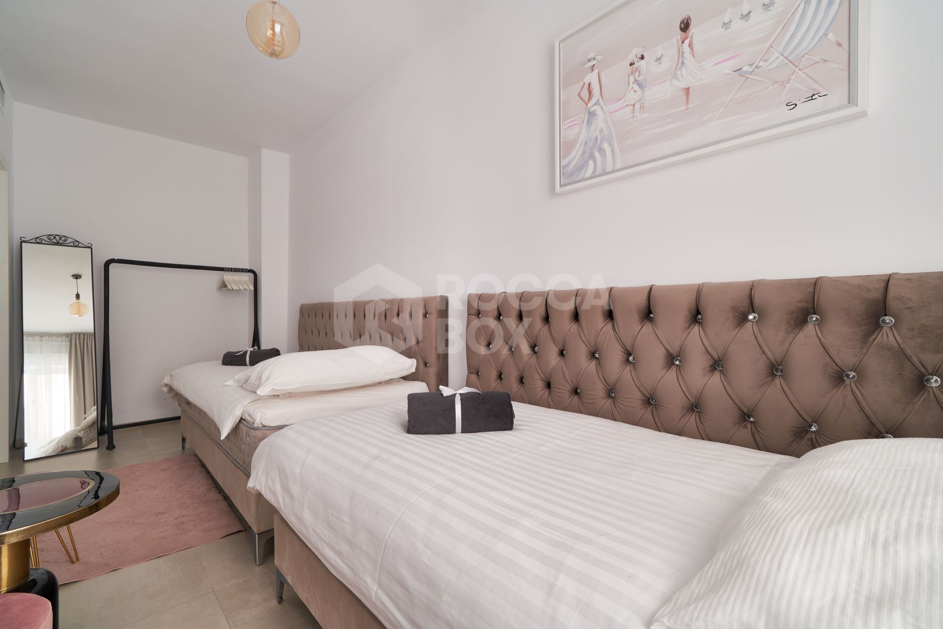 Modern and Spacious Apartment for Sale in a Prestigious Area of Marbella – Steps from the Beach