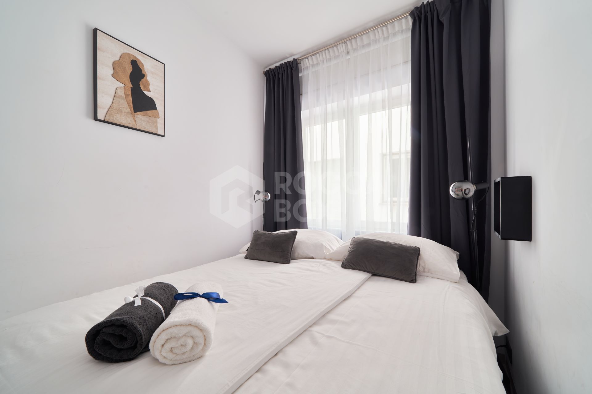 Modern and Spacious Apartment for Sale in a Prestigious Area of Marbella – Steps from the Beach