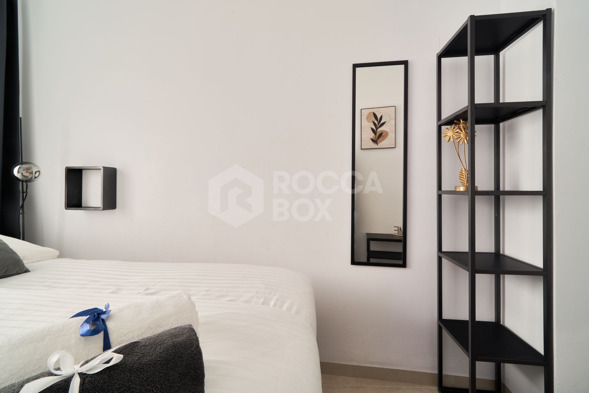 Modern and Spacious Apartment for Sale in a Prestigious Area of Marbella – Steps from the Beach