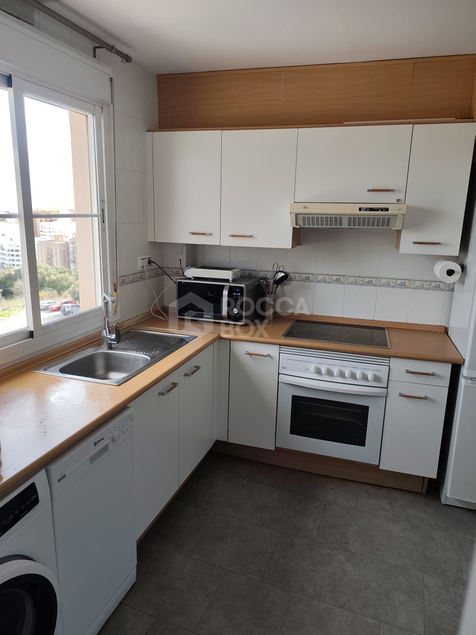 Beautiful 2-Bedroom Penthouse with Stunning Sea and City Views