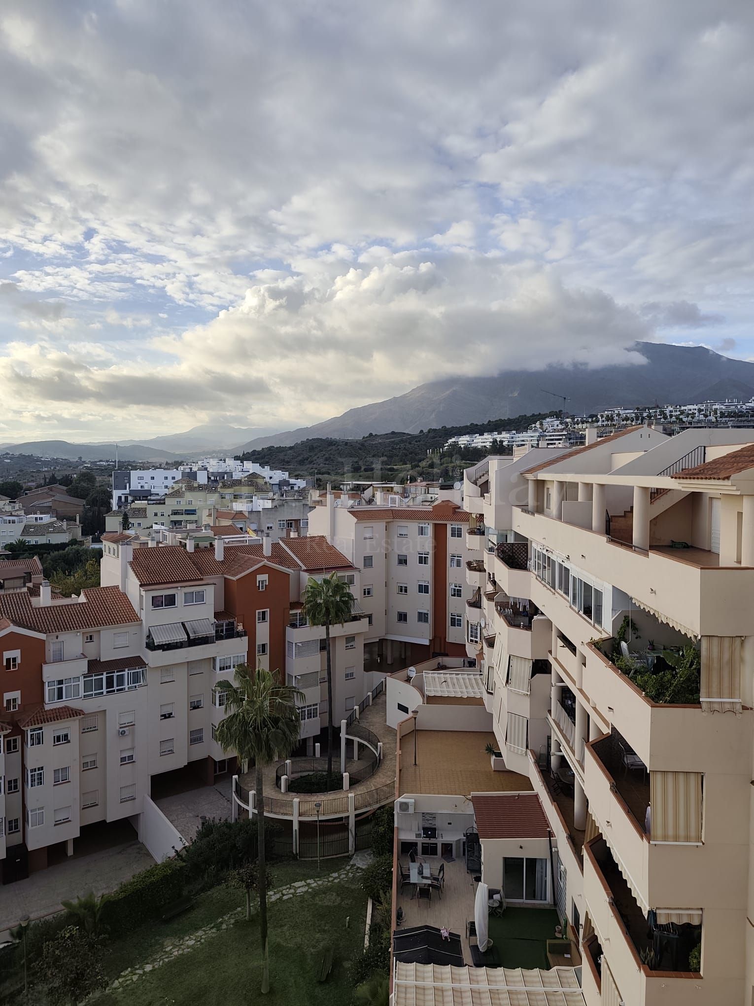 Penthouse in Avda de Andalucia - Sierra de Estepona, Estepona