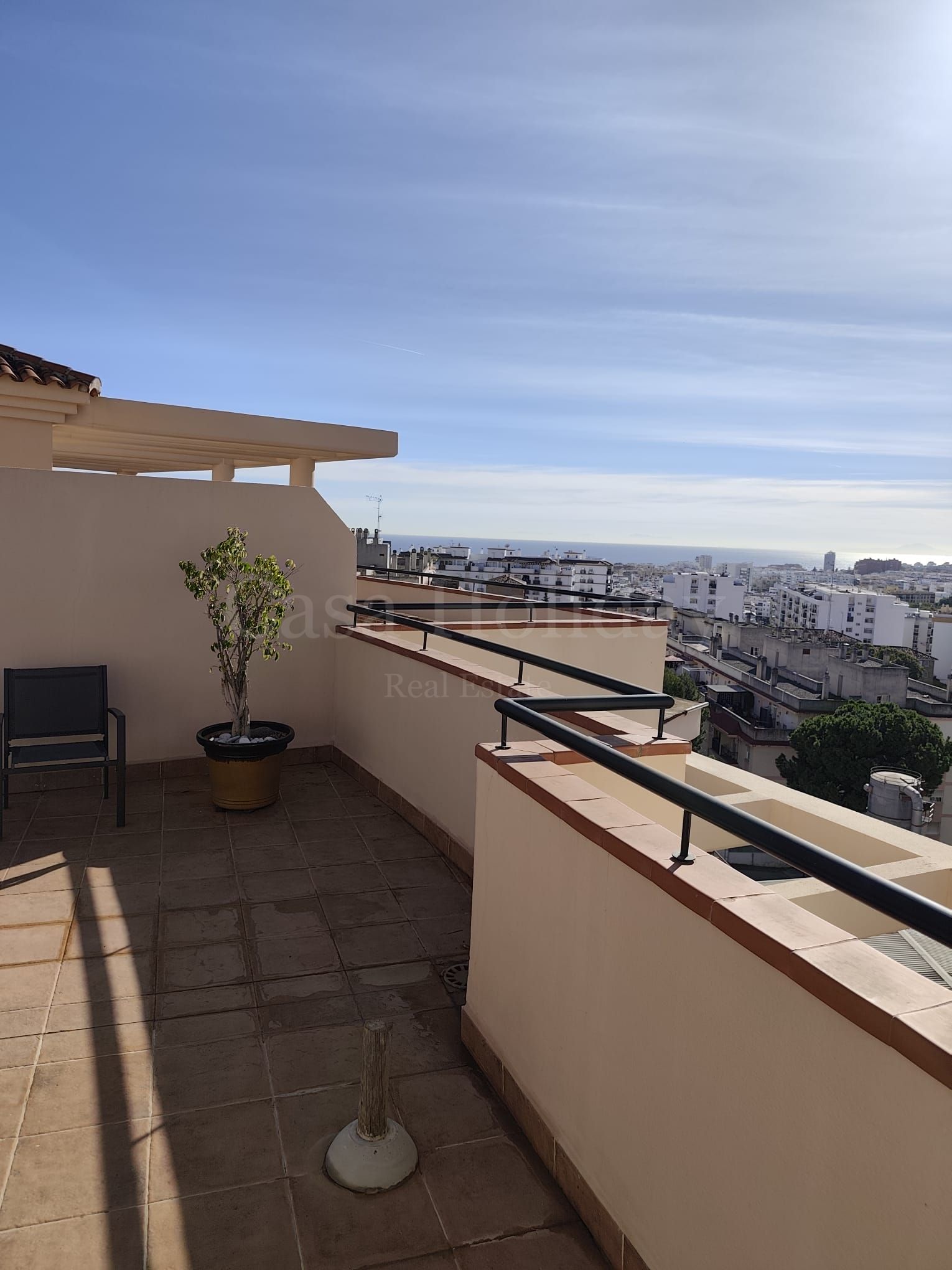 Penthouse in Avda de Andalucia - Sierra de Estepona, Estepona