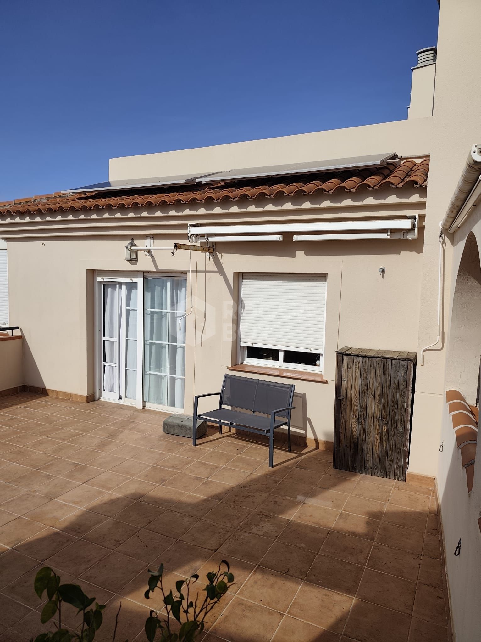 Beautiful 2-Bedroom Penthouse with Stunning Sea and City Views