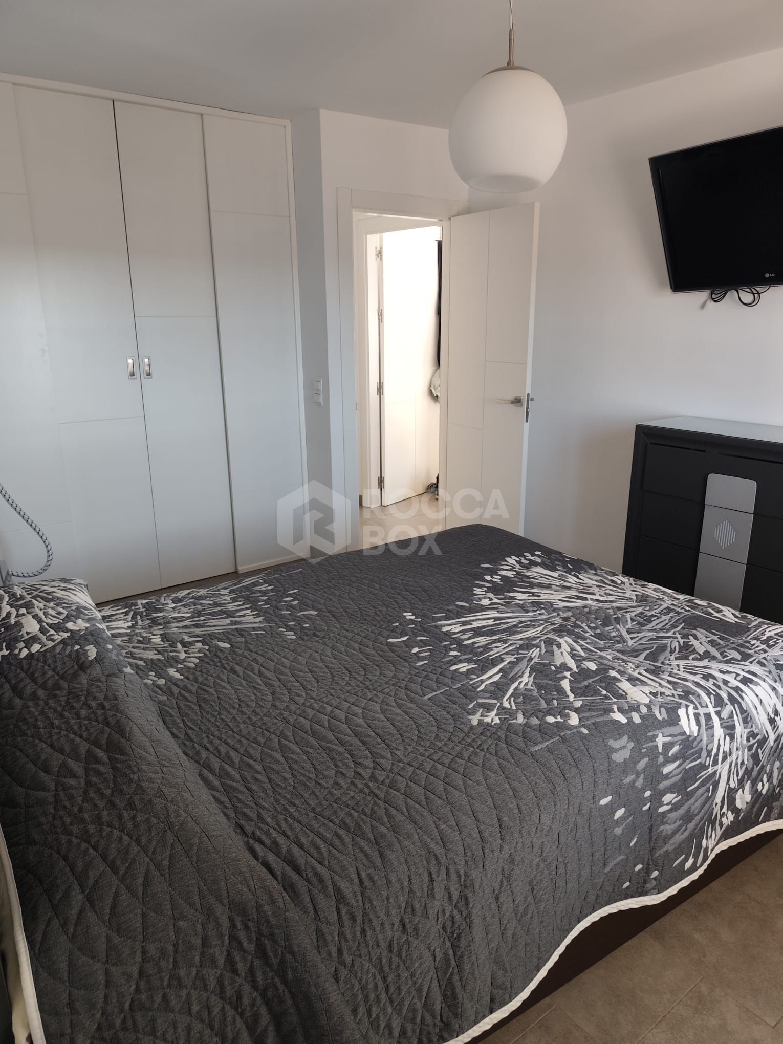 Beautiful 2-Bedroom Penthouse with Stunning Sea and City Views