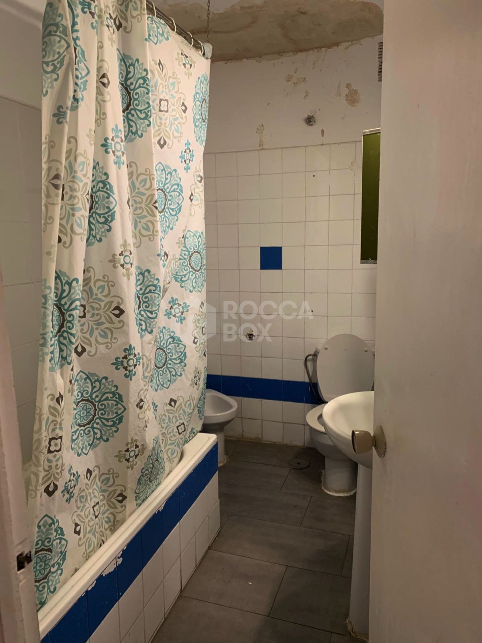 West-facing second-floor residence in the center of Marbella 300 metres away from the beach