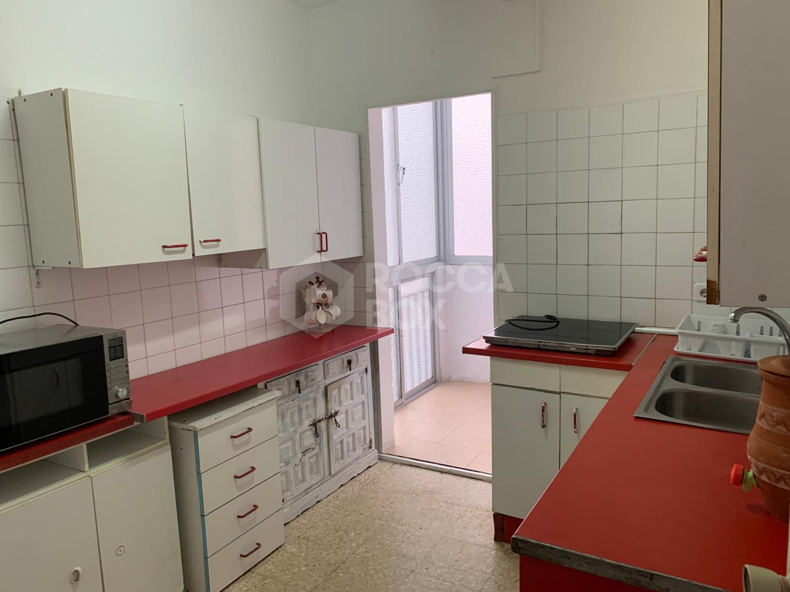 West-facing second-floor residence in the center of Marbella 300 metres away from the beach