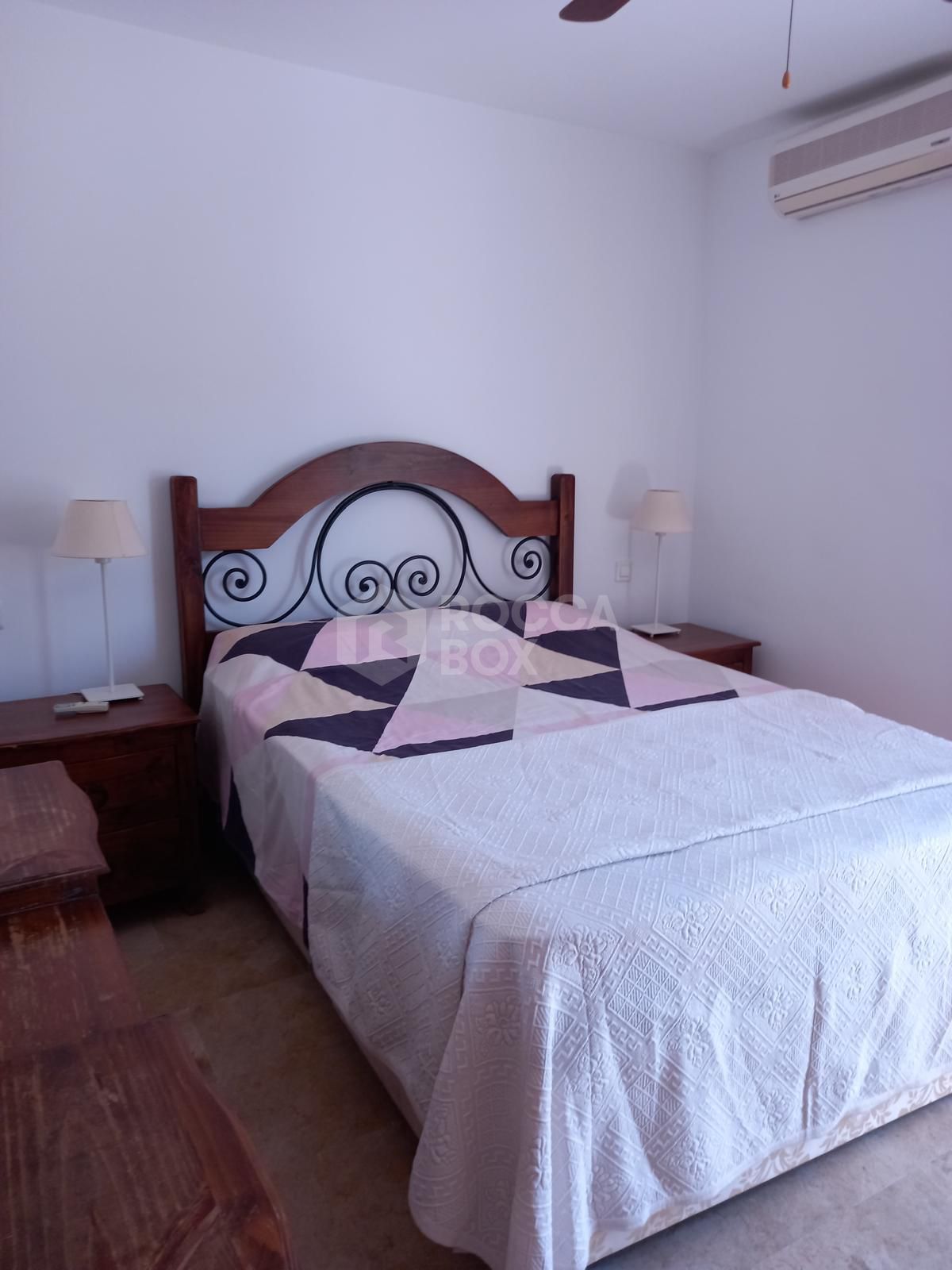 Magnificent three-storey townhouse in the second line of the beach