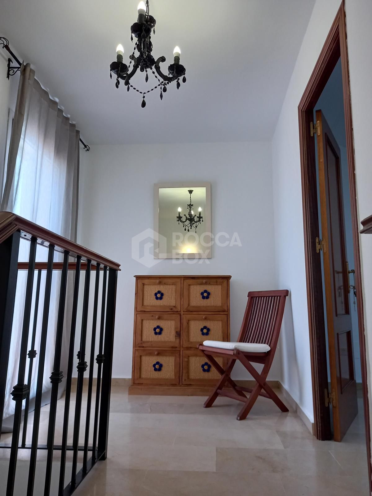 Magnificent three-storey townhouse in the second line of the beach