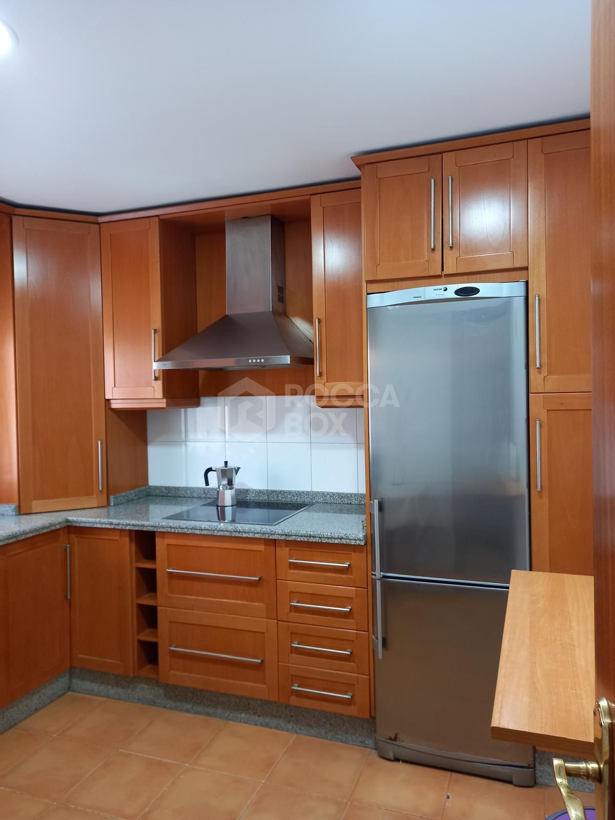 Magnificent three-storey townhouse in the second line of the beach