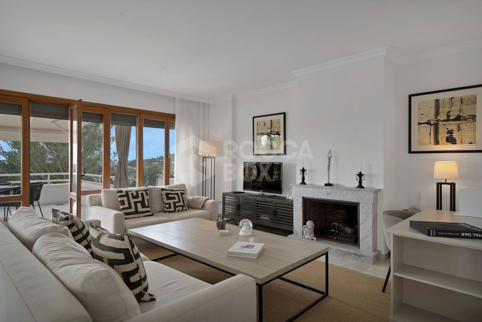 Recently renovated, west-facing middle-floor apartment within the exclusive gated community