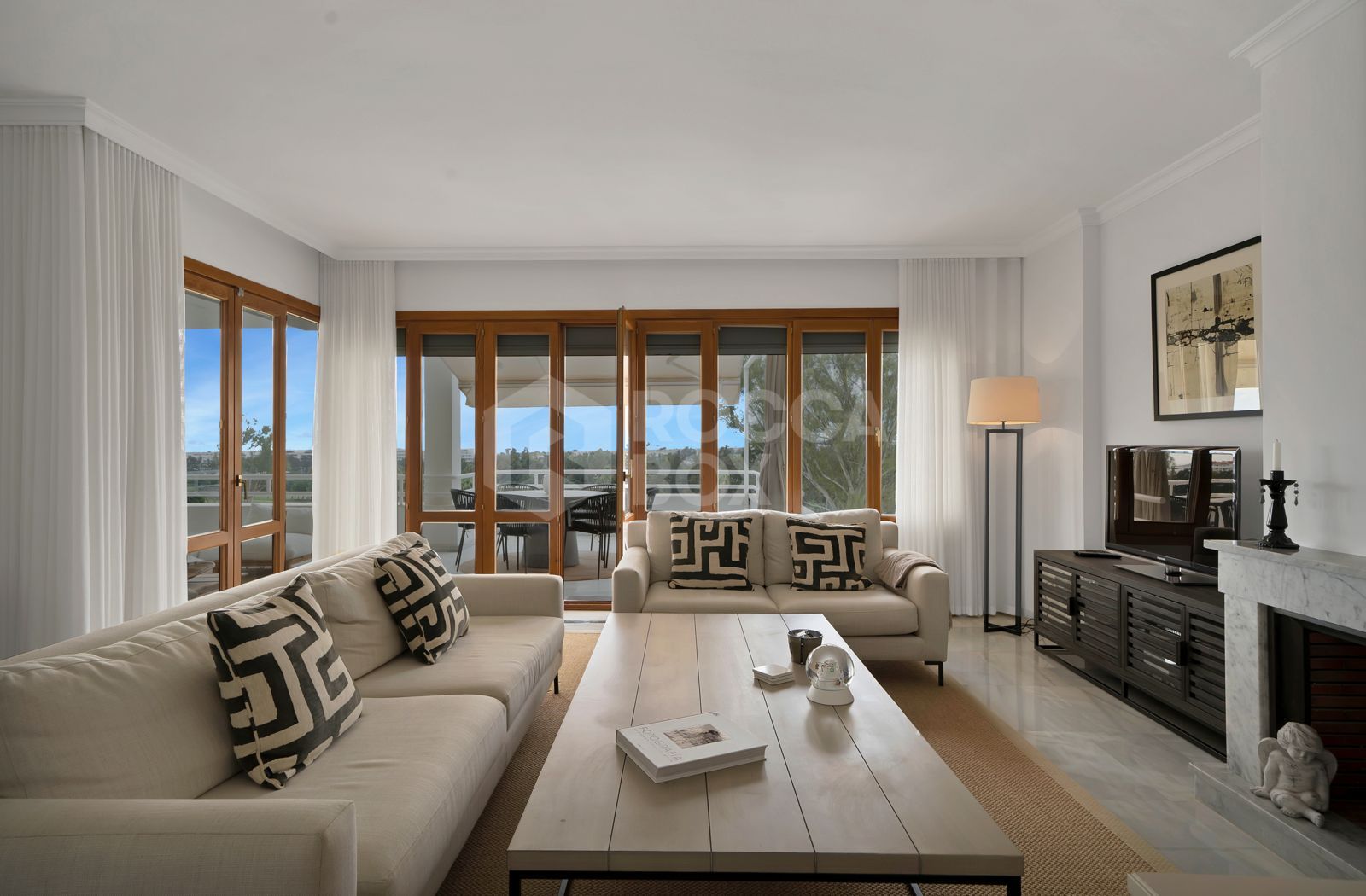 Recently renovated, west-facing middle-floor apartment within the exclusive gated community