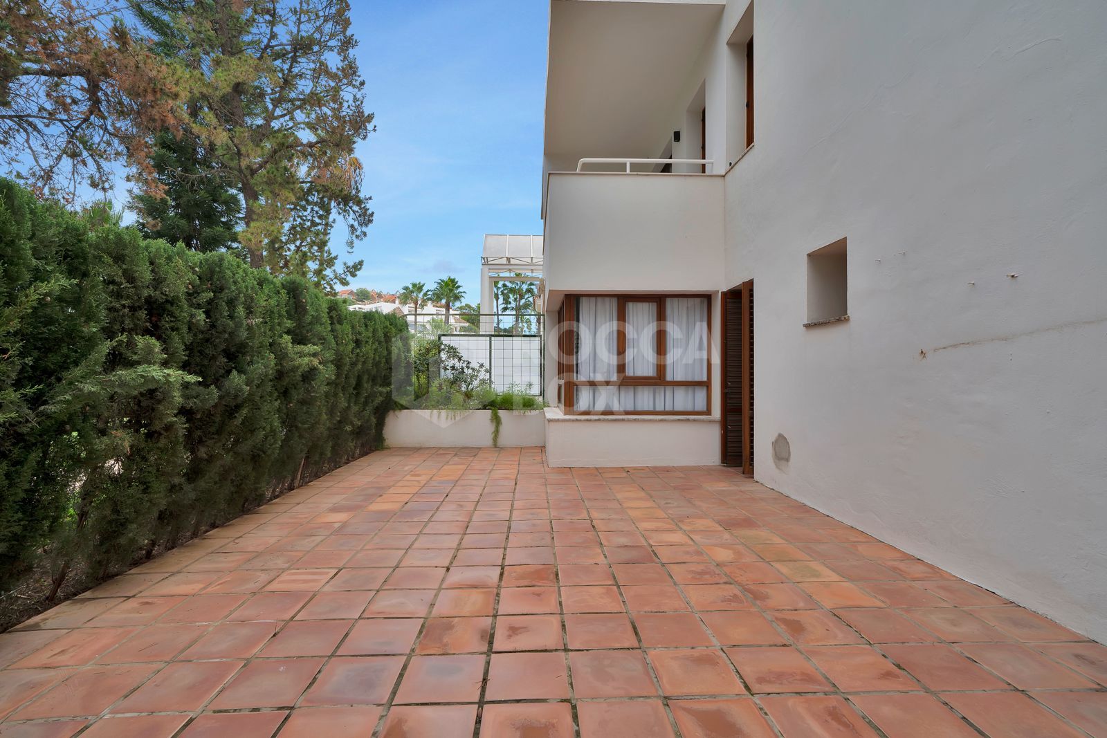 Recently renovated, west-facing middle-floor apartment within the exclusive gated community