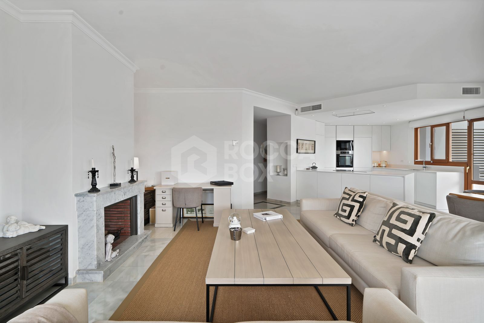 Recently renovated, west-facing middle-floor apartment within the exclusive gated community