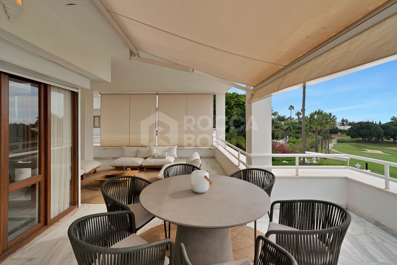 Recently renovated, west-facing middle-floor apartment within the exclusive gated community