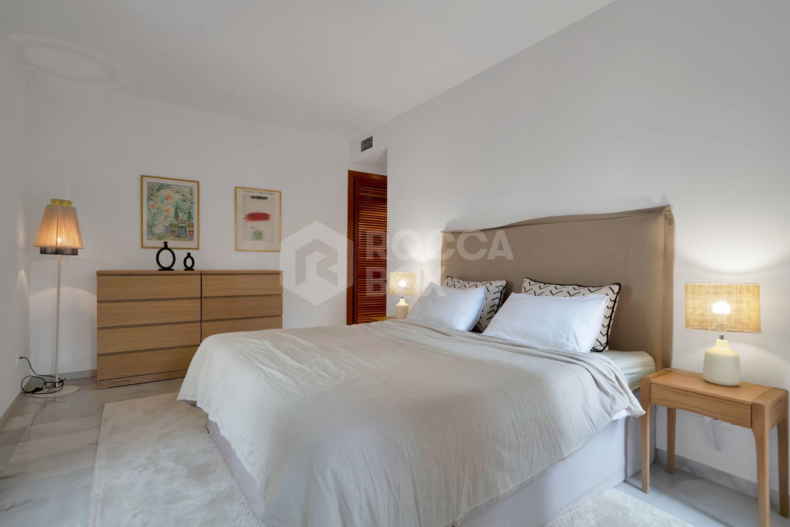 Recently renovated, west-facing middle-floor apartment within the exclusive gated community