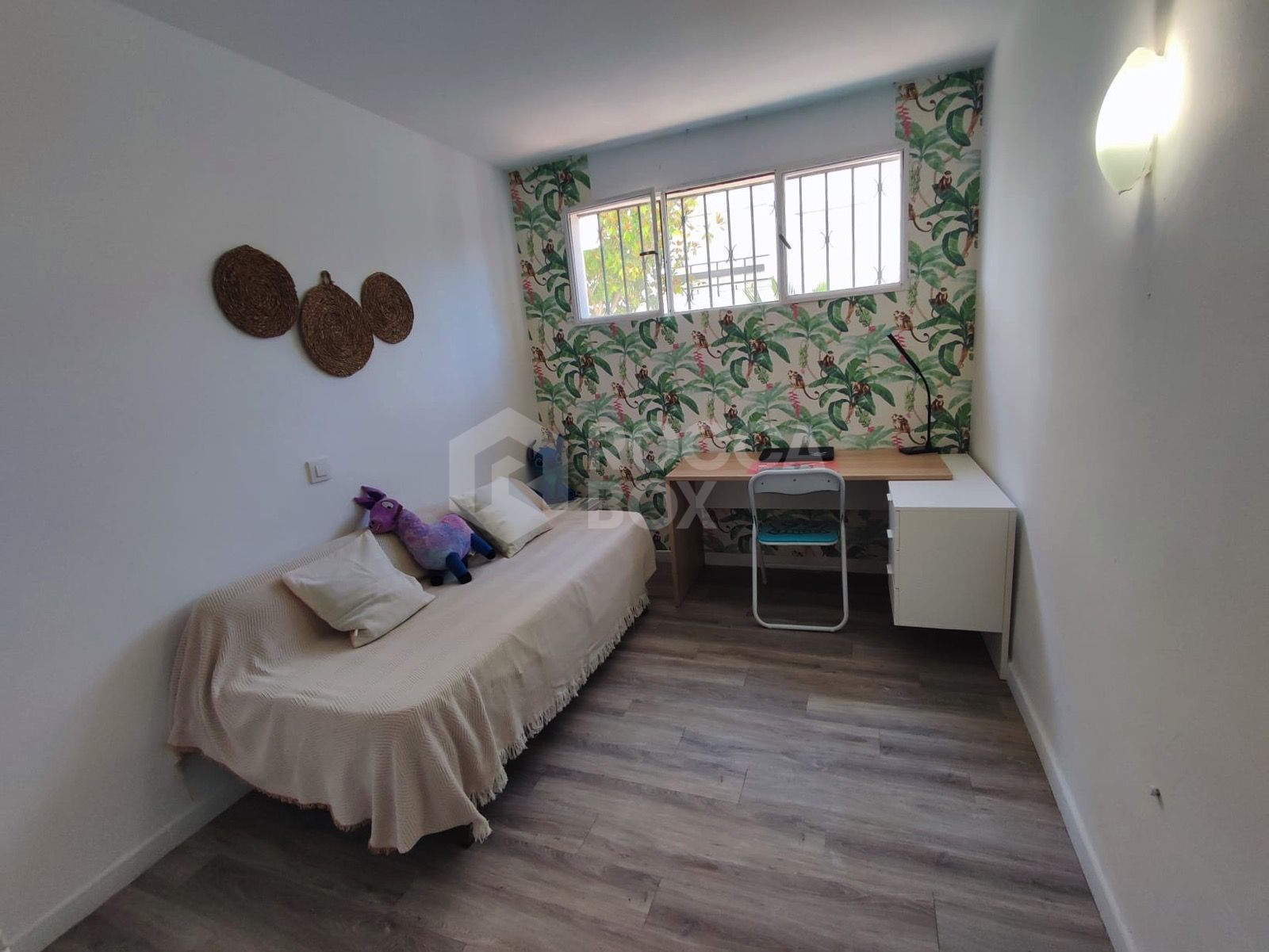 Beautifully renovated apartment in the vibrant Urbanización Parque Antena