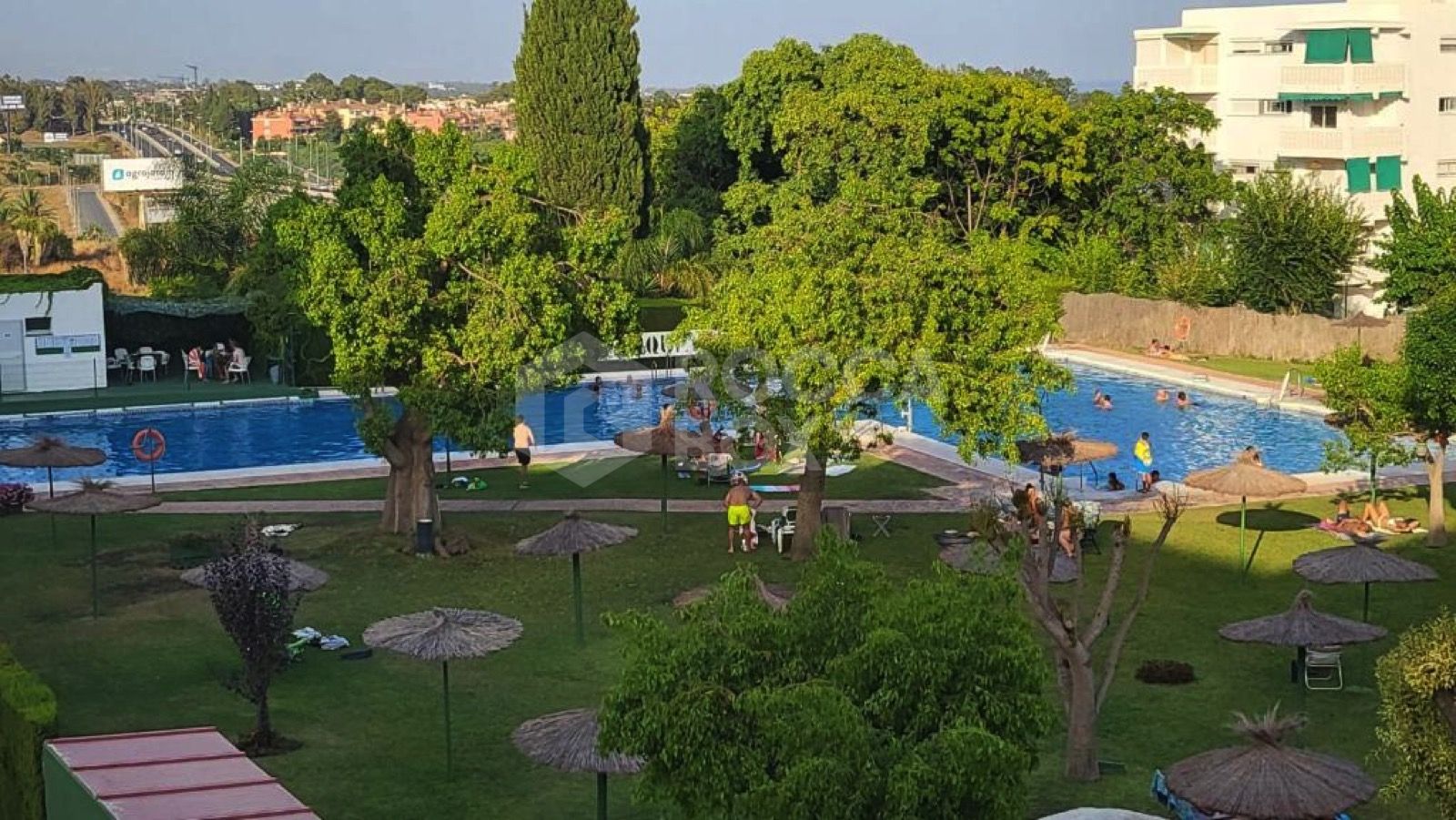 Beautifully renovated apartment in the vibrant Urbanización Parque Antena