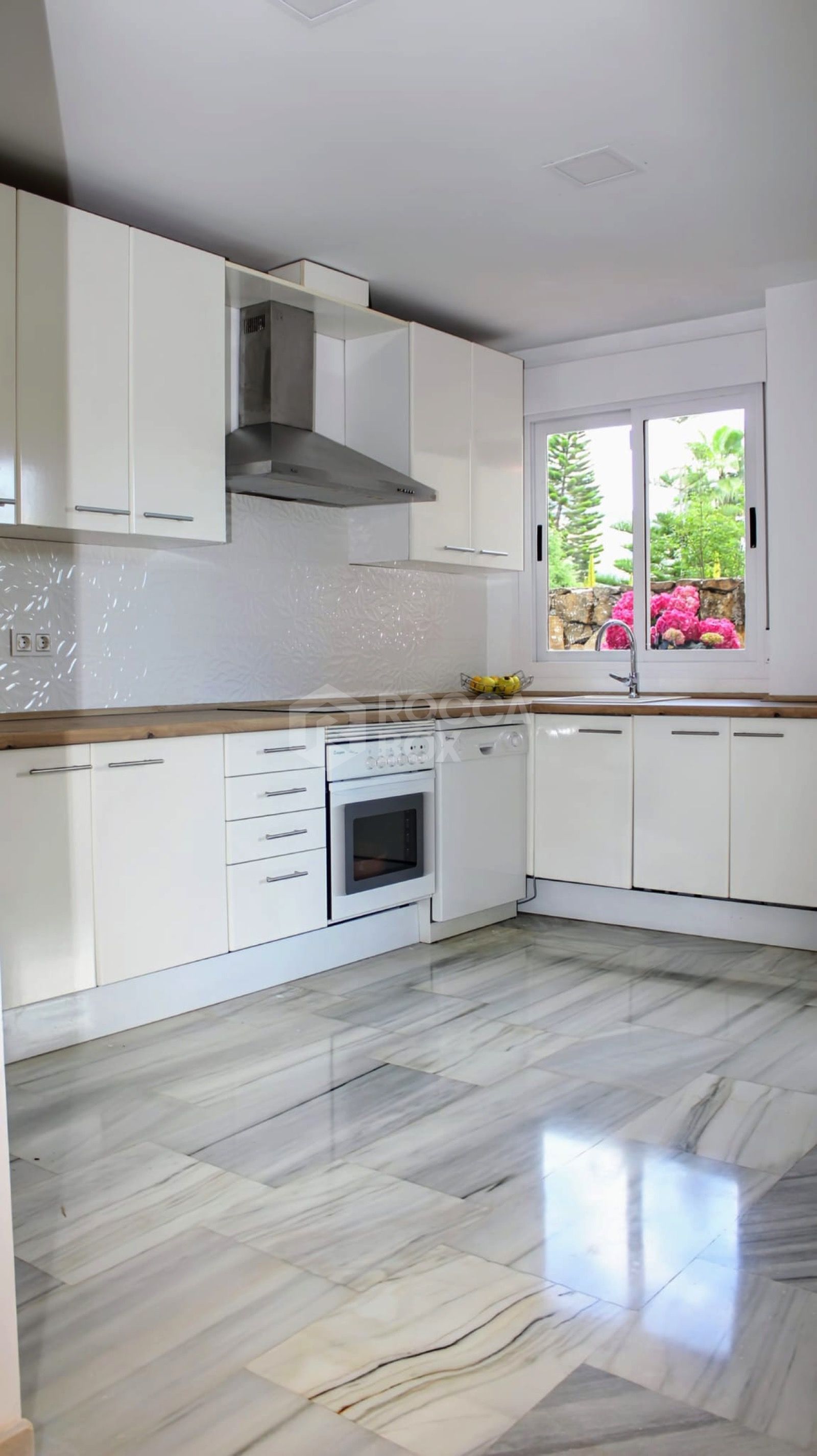 Finest positioned villa within Parque Botánico