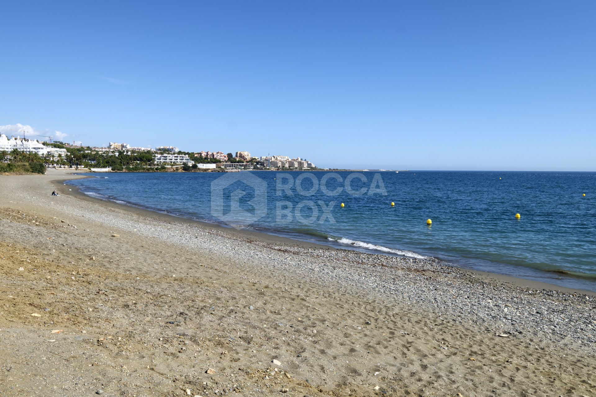 Duplex penthouse on the beachfront in Estepona